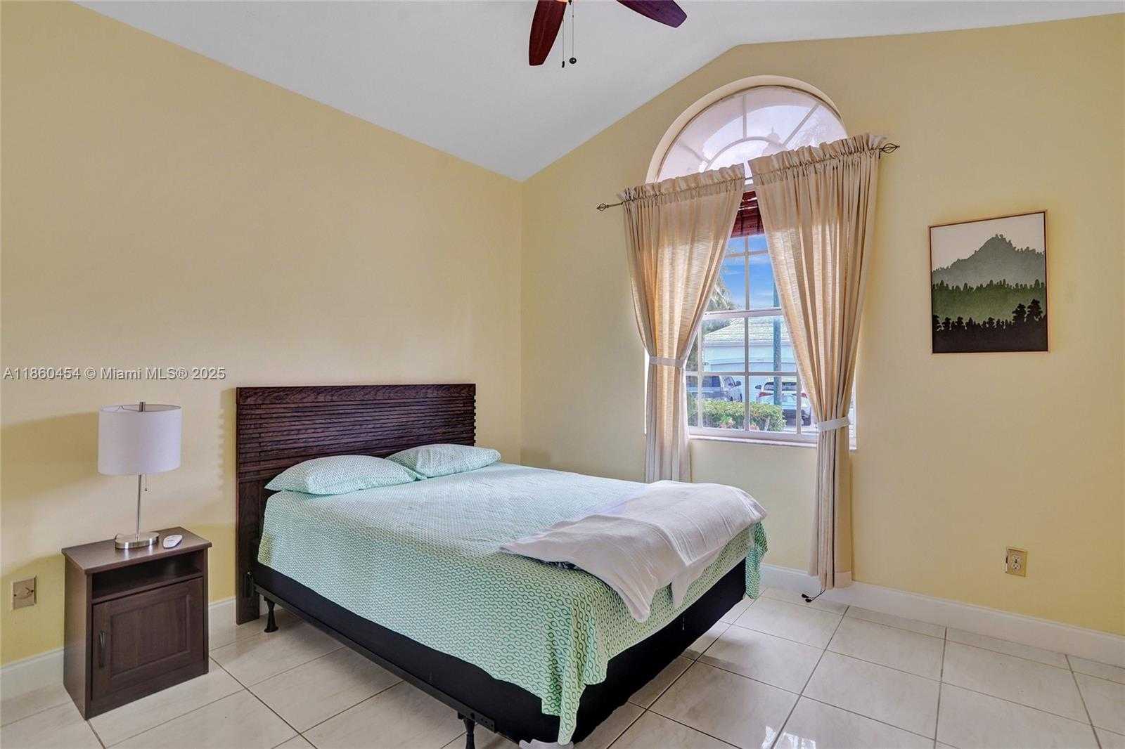 Small Image of 1485 WEST LACOSTA DR W, Pembroke Pines Number 7