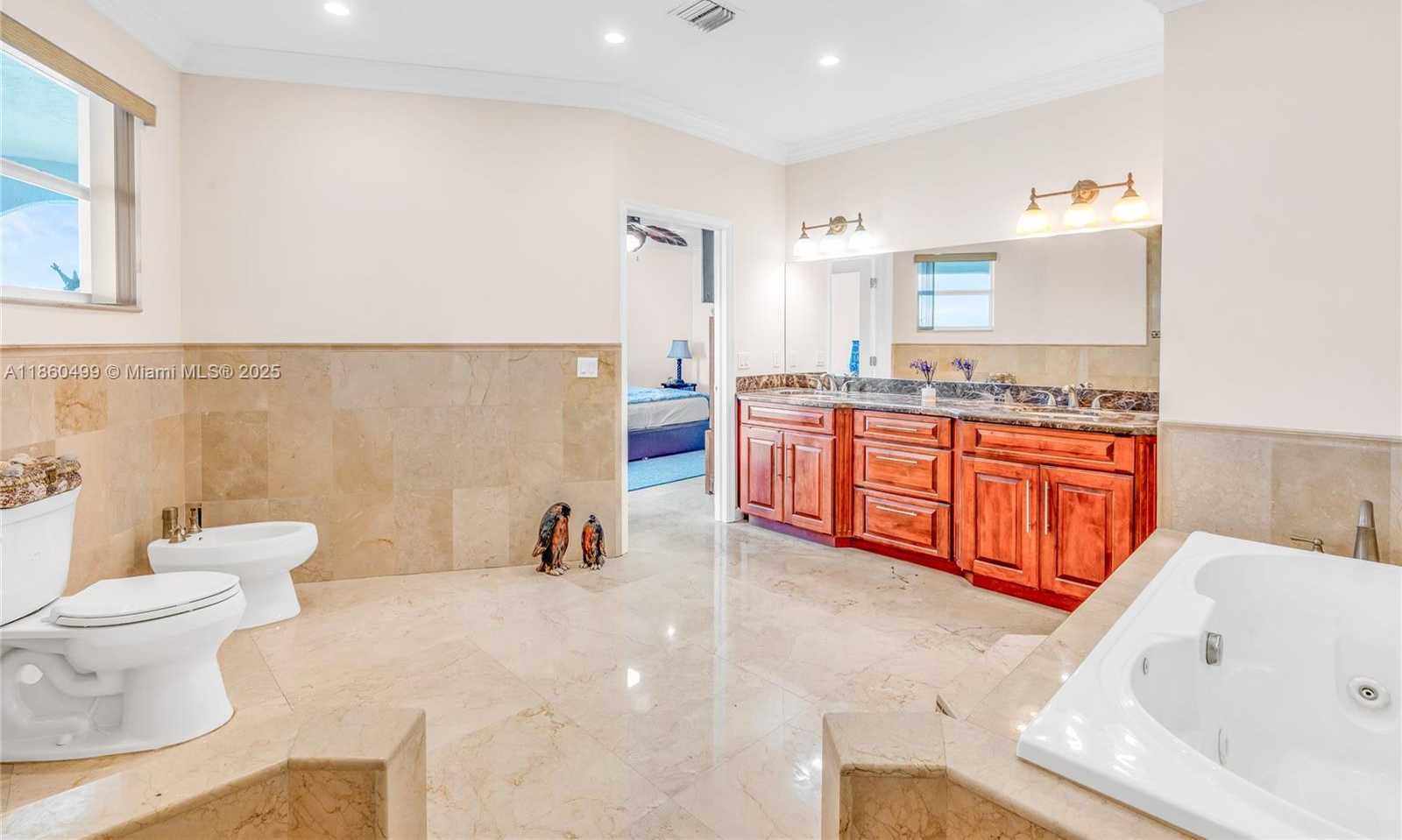 Small Image of 207 CAMELOT DR, Tavernier Number 18
