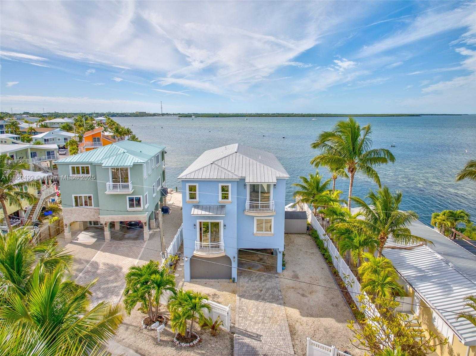 Small Image of 207 CAMELOT DR, Tavernier Number 2