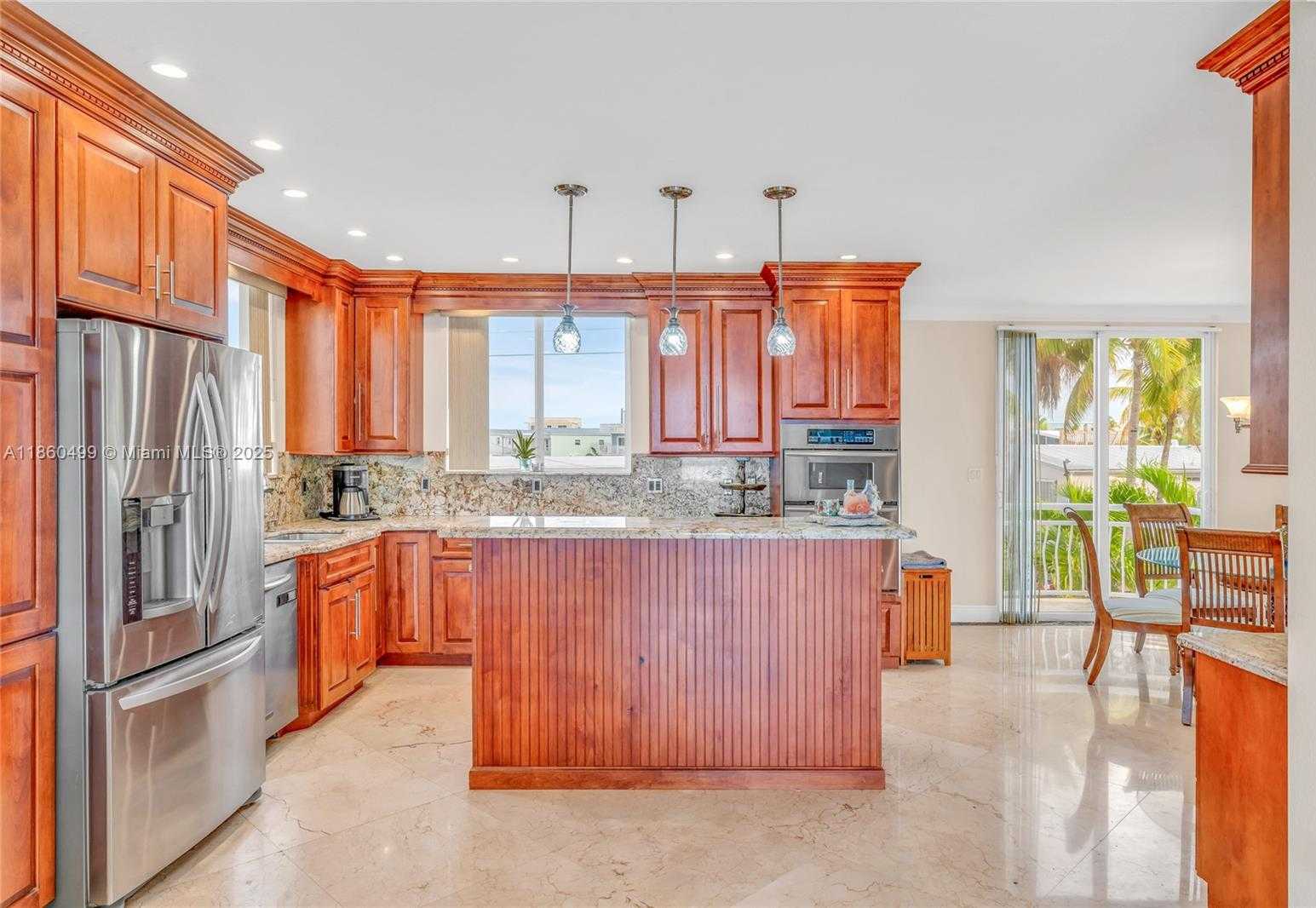 Small Image of 207 CAMELOT DR, Tavernier Number 30