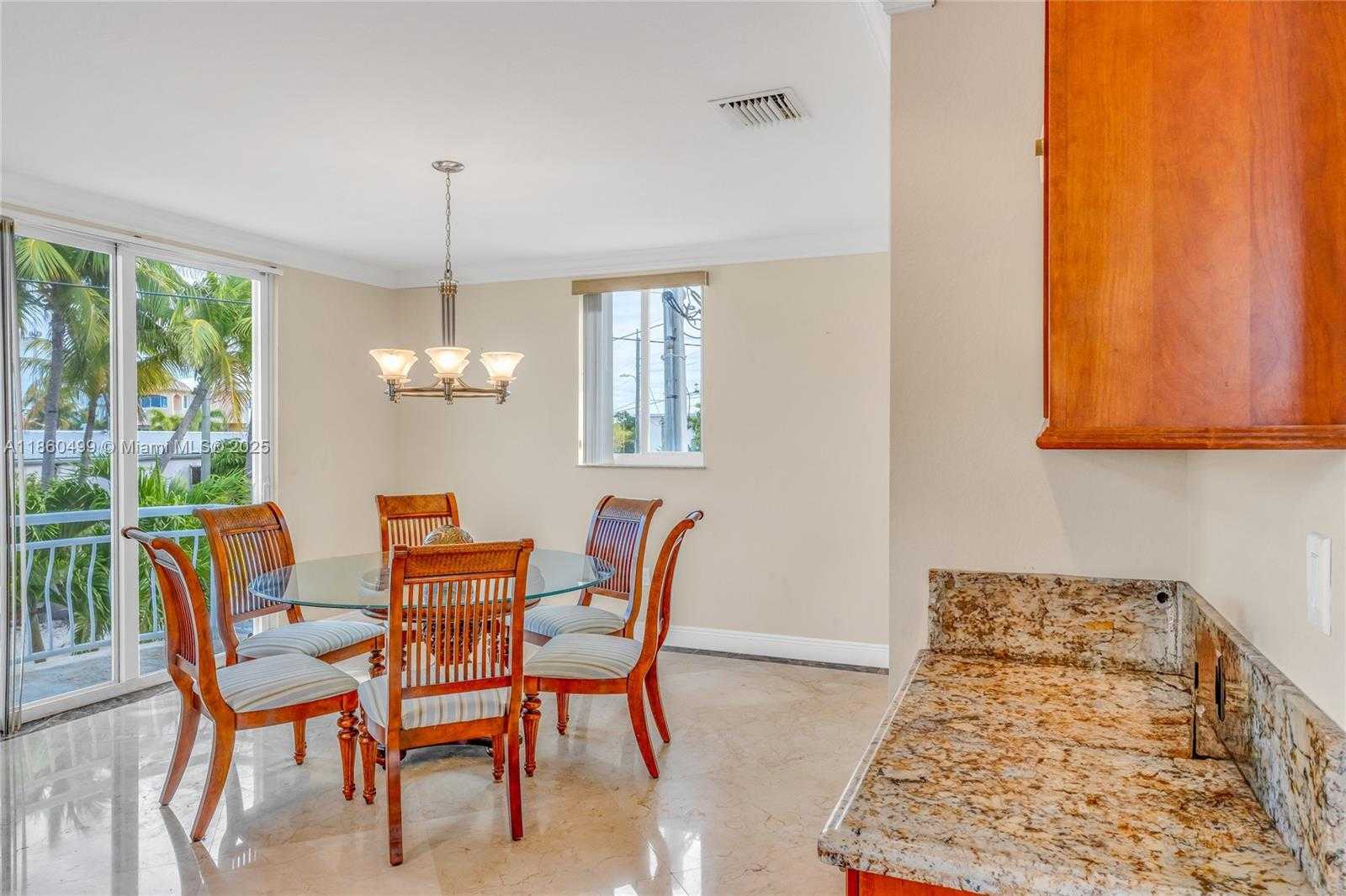 Small Image of 207 CAMELOT DR, Tavernier Number 31