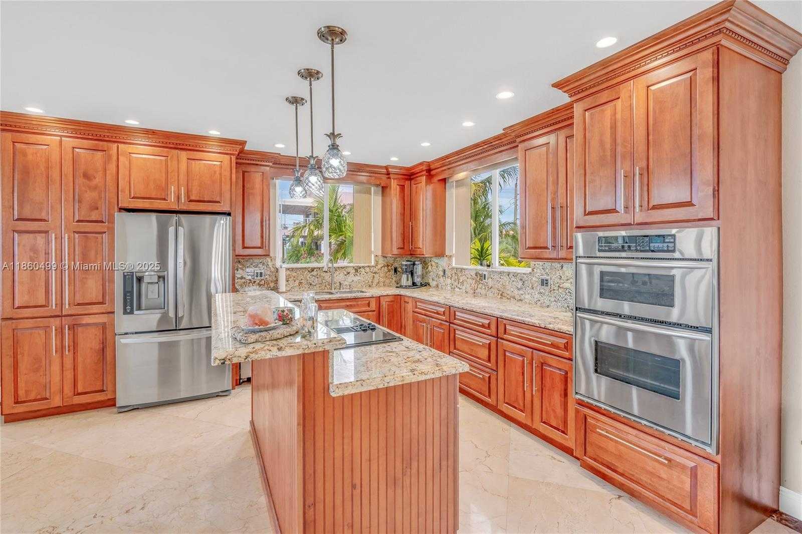 Small Image of 207 CAMELOT DR, Tavernier Number 33