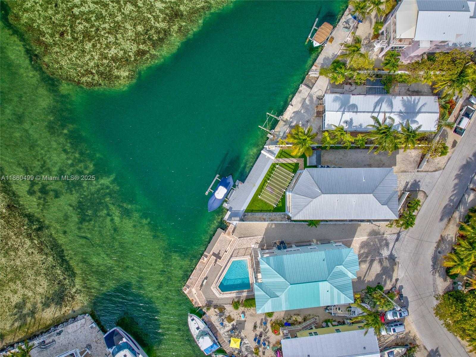 Small Image of 207 CAMELOT DR, Tavernier Number 6