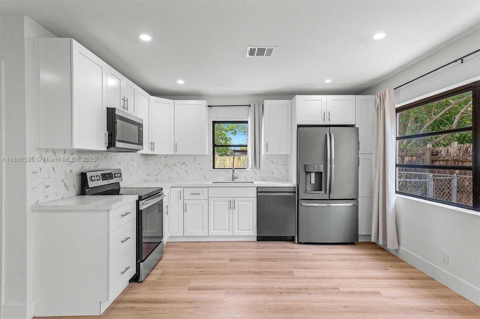 Small Image of 2609 SOUTH WEST 13TH PL, Fort Lauderdale Number 15