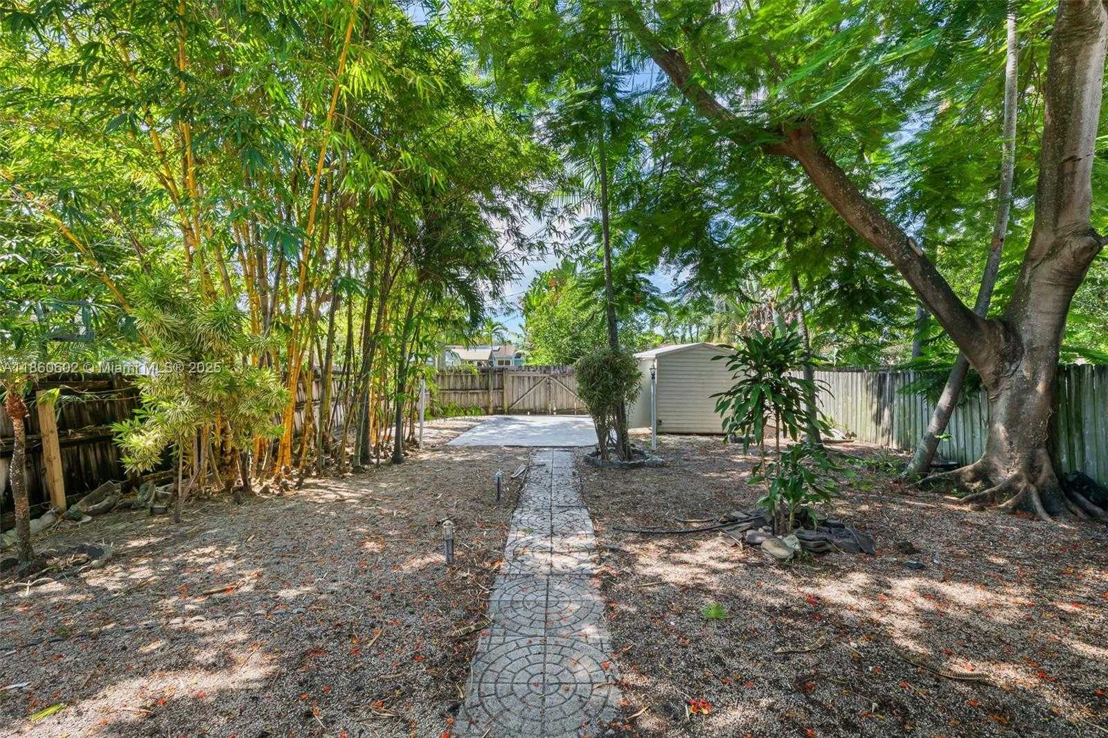 Small Image of 1640 FUNSTON ST, Hollywood Number 11