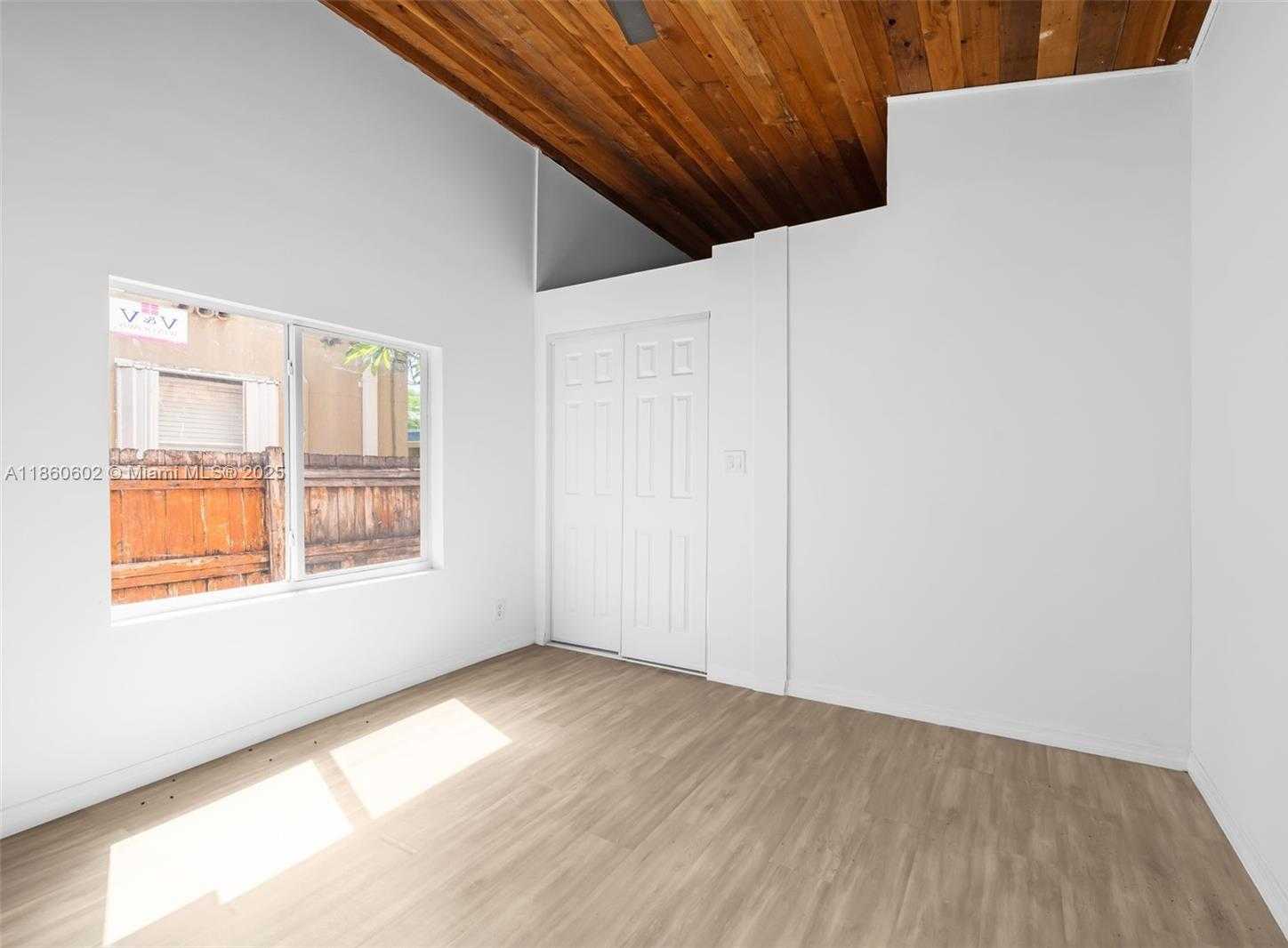 Small Image of 1640 FUNSTON ST, Hollywood Number 6