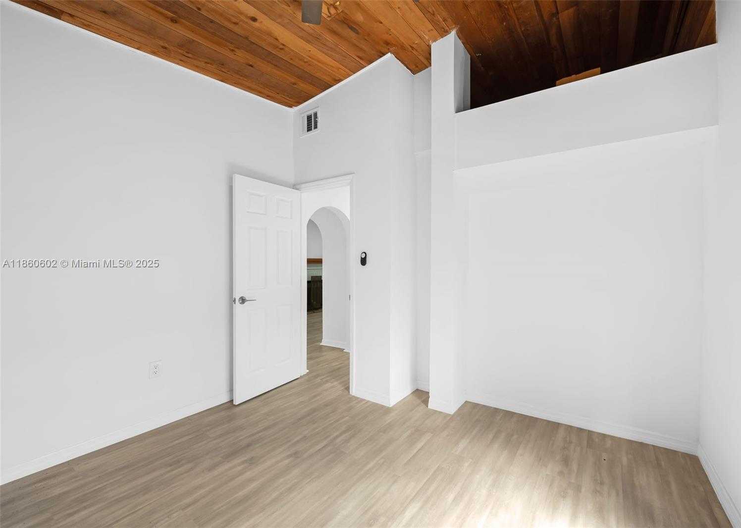 Small Image of 1640 FUNSTON ST, Hollywood Number 7