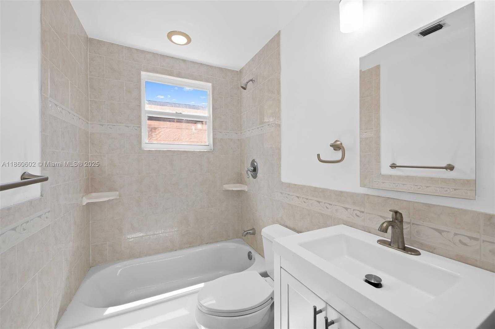 Small Image of 1640 FUNSTON ST, Hollywood Number 8