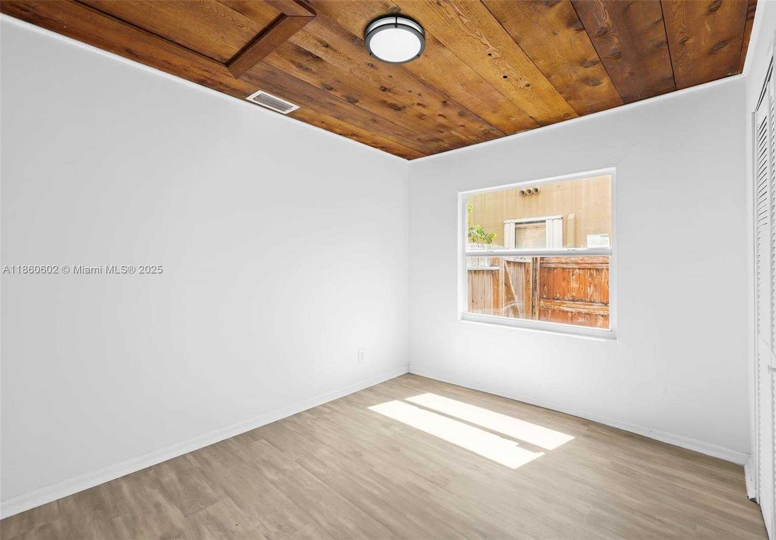 Small Image of 1640 FUNSTON ST, Hollywood Number 9
