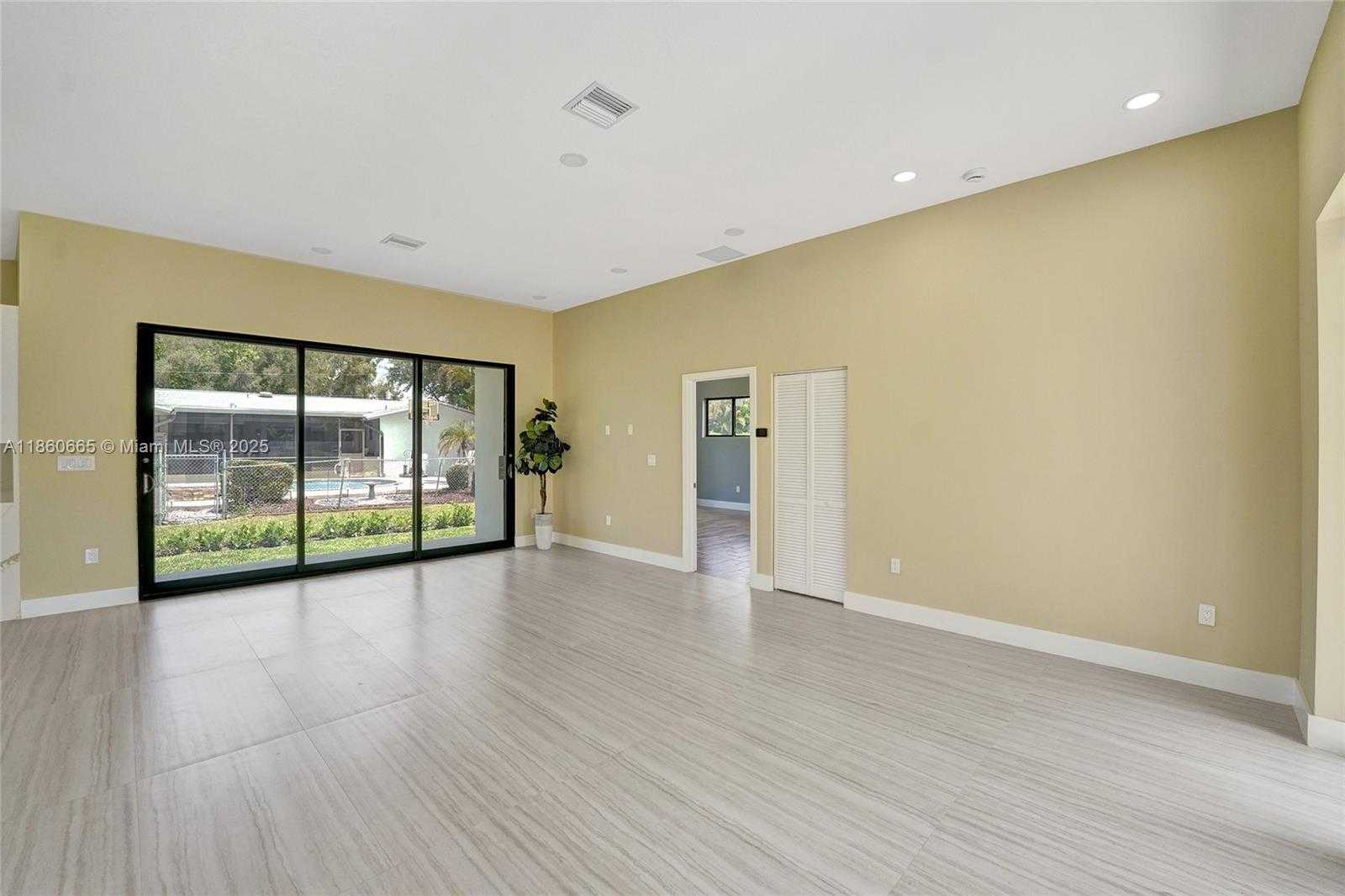 Small Image of 12061 NW 26th St, Plantation, FL 33323, USA Number 13
