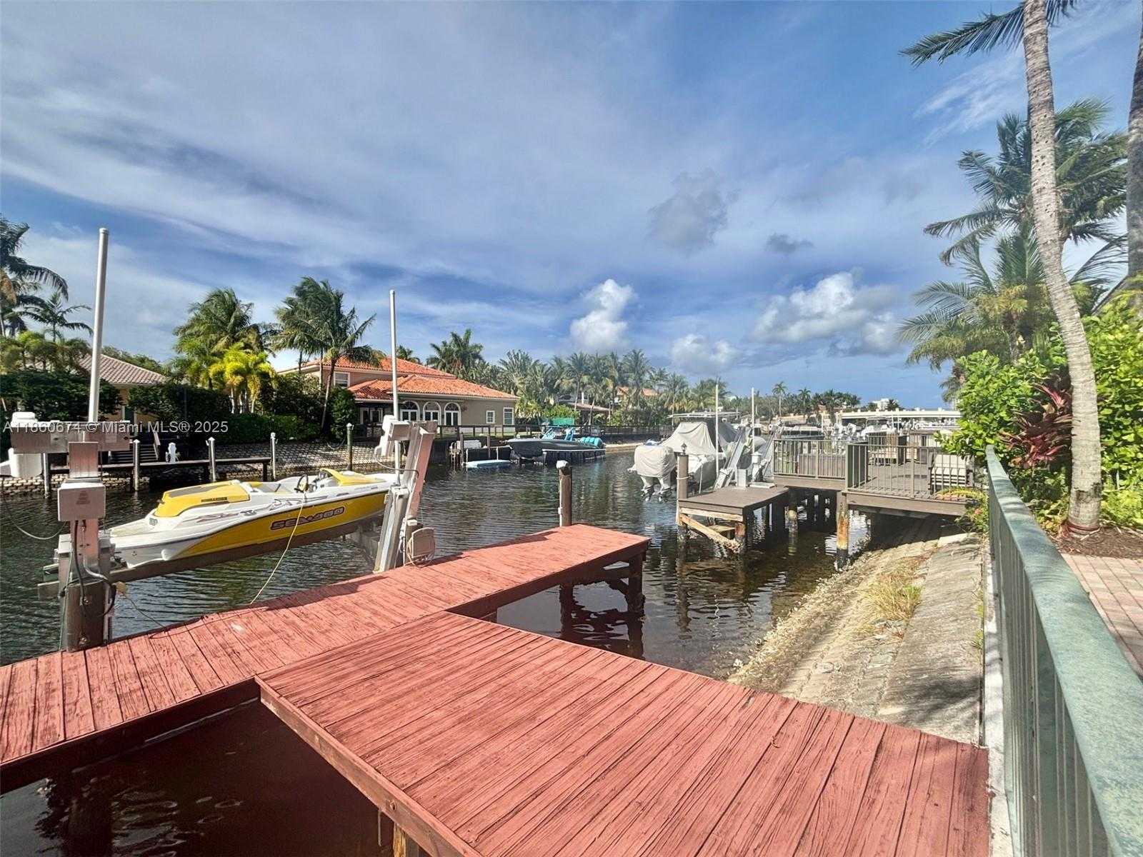 Small Image of 1141 WATERSIDE LN, Hollywood Number 2