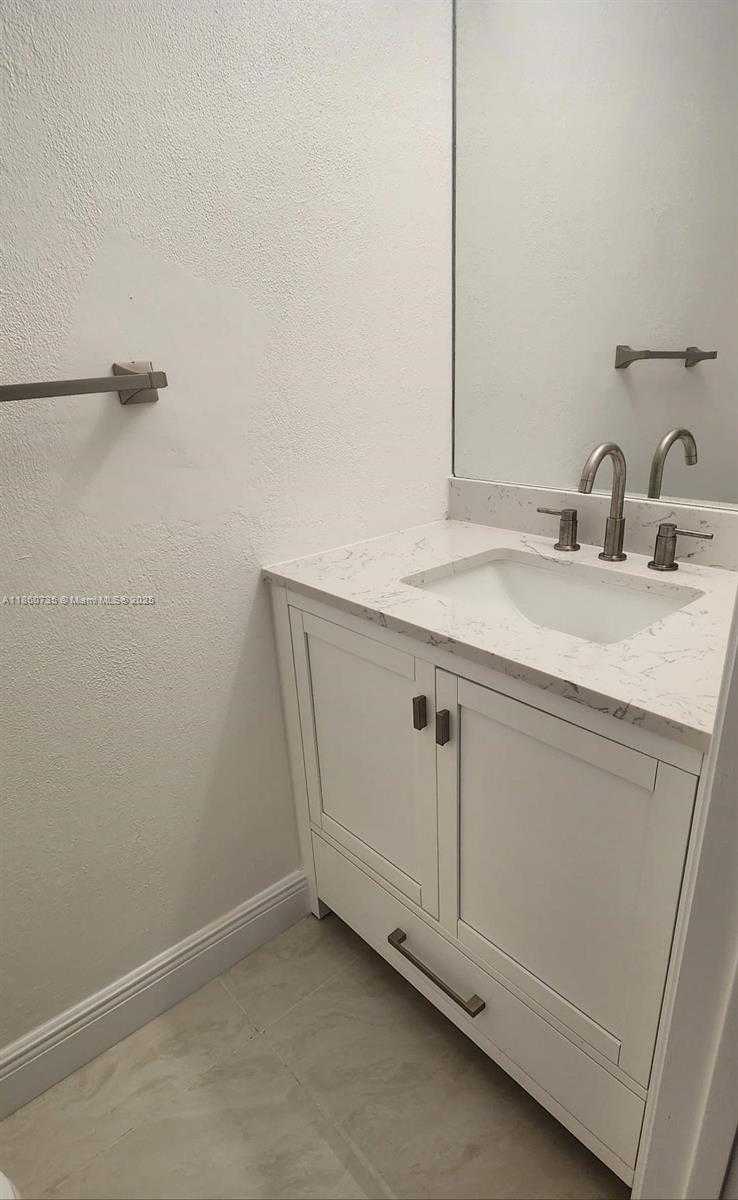 Small Image of Coral Springs Number 13