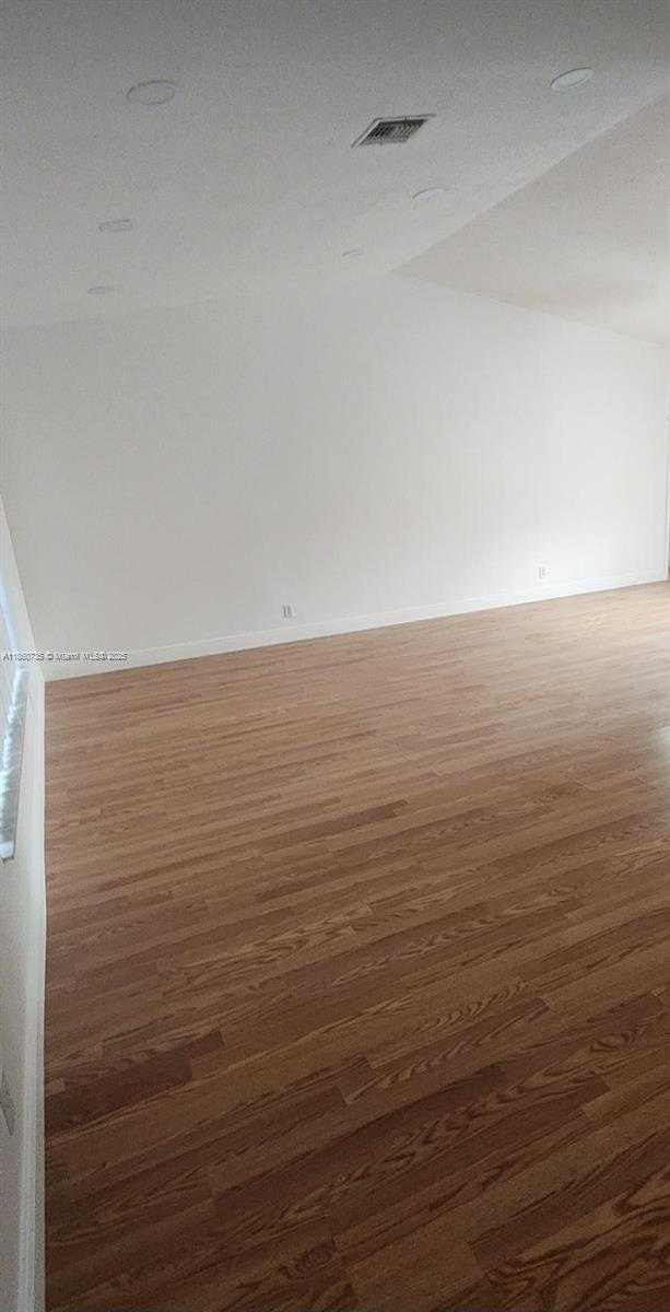 Small Image of Coral Springs Number 14