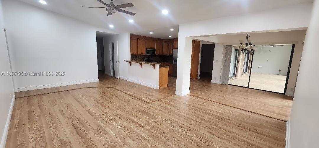 Small Image of Coral Springs Number 21