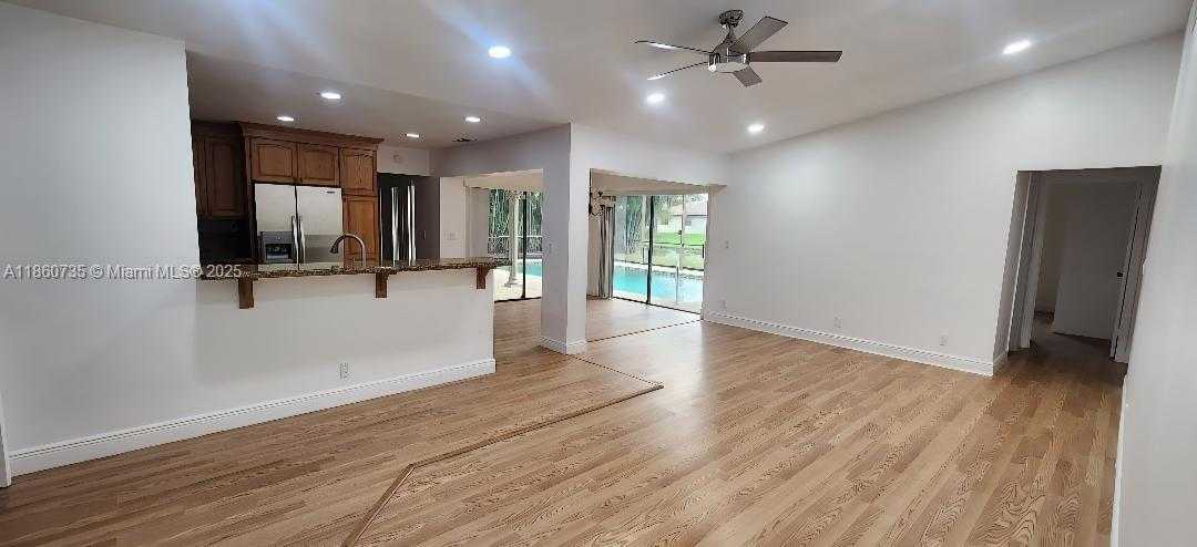 Small Image of Coral Springs Number 23