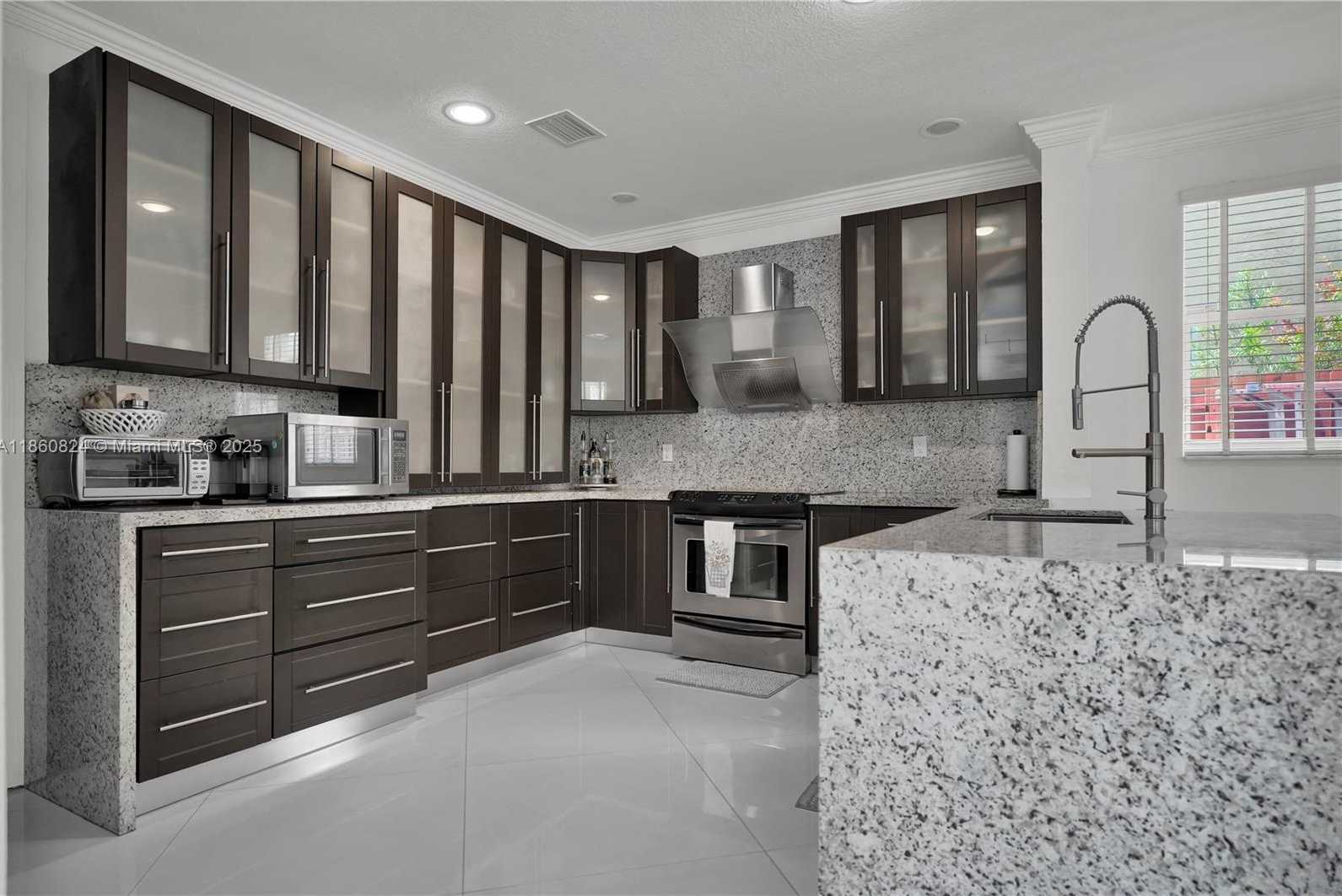 Small Image of 8913 SOUTH WEST 206TH ST, Cutler Bay Number 17