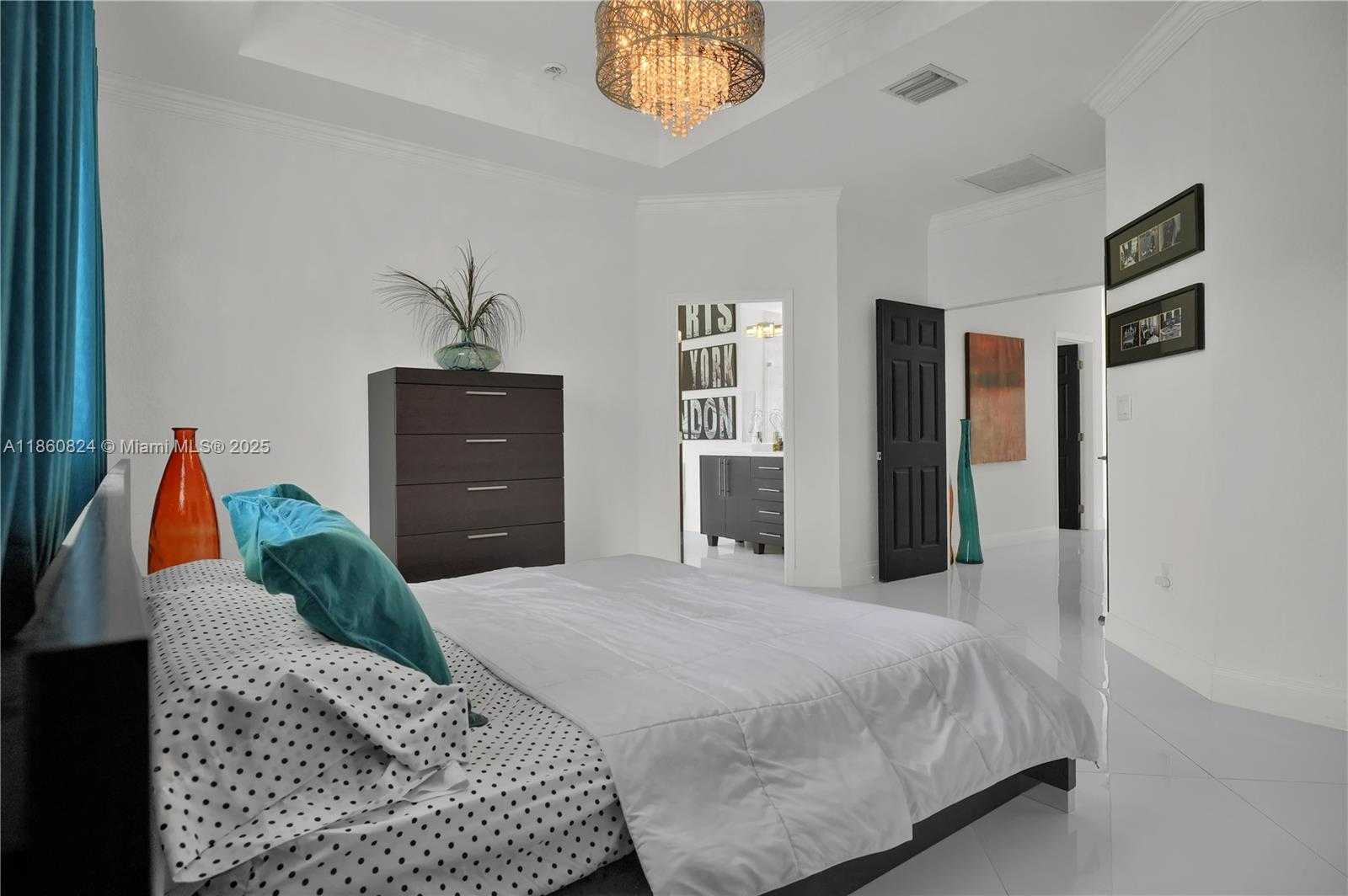 Small Image of 8913 SOUTH WEST 206TH ST, Cutler Bay Number 24