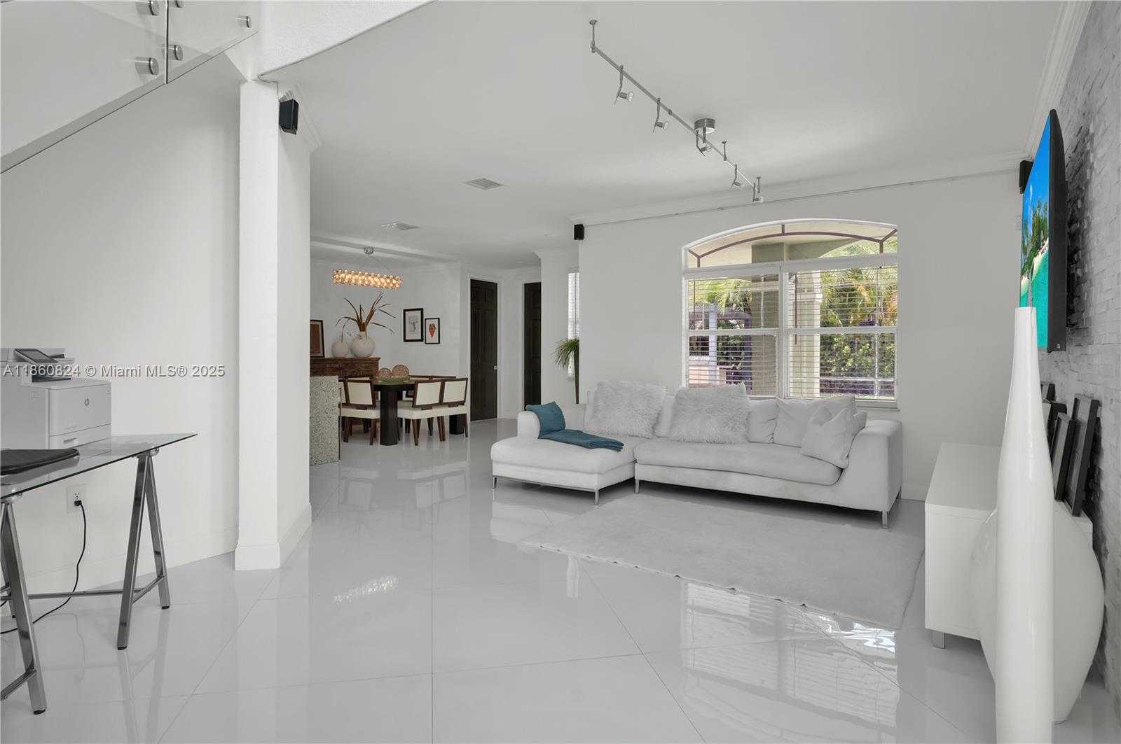 Small Image of 8913 SOUTH WEST 206TH ST, Cutler Bay Number 7