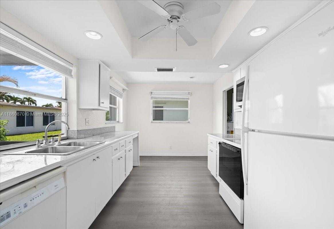 Small Image of 6930 NORTH WEST 11TH CT, Margate Number 27