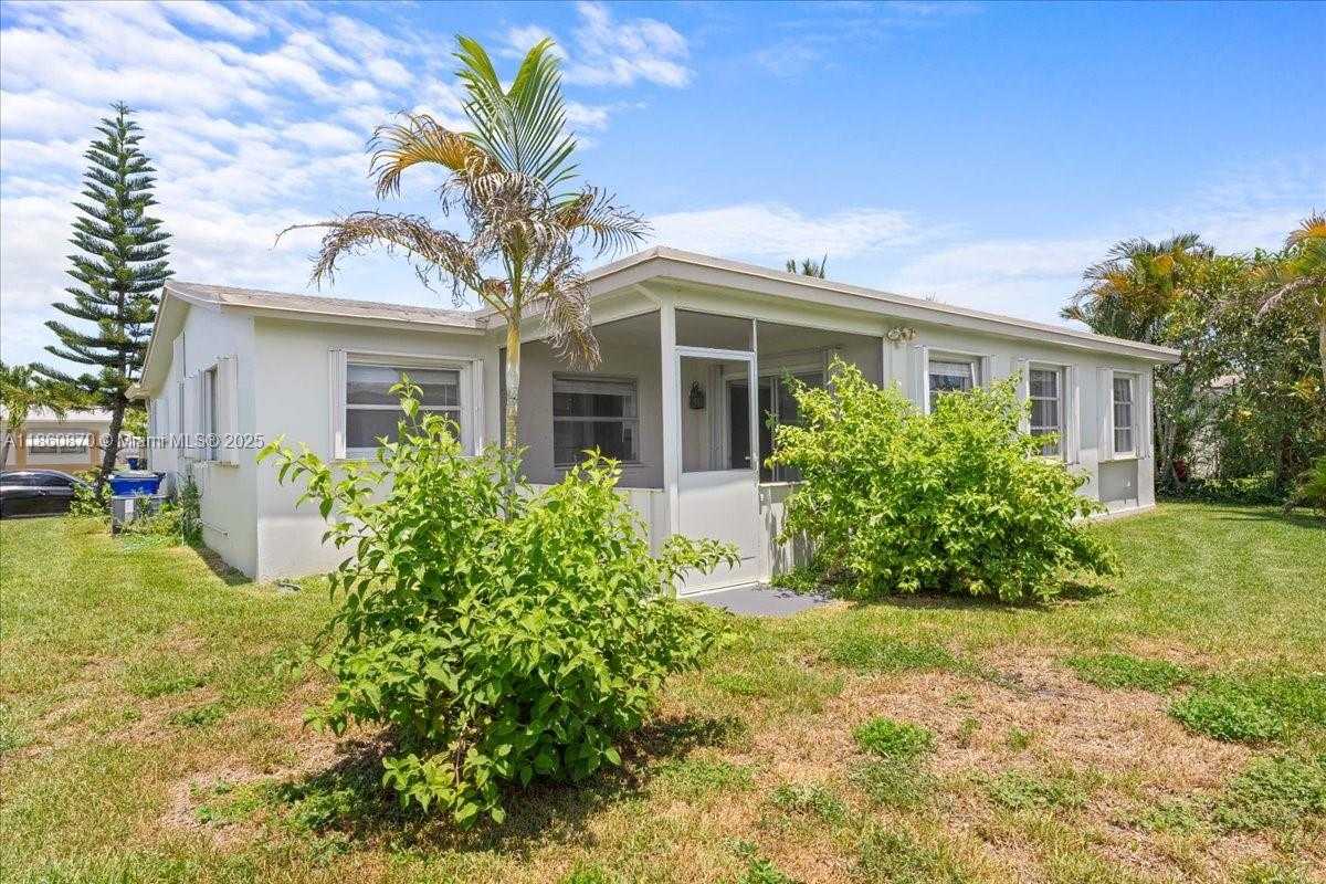 Small Image of 6930 NORTH WEST 11TH CT, Margate Number 5