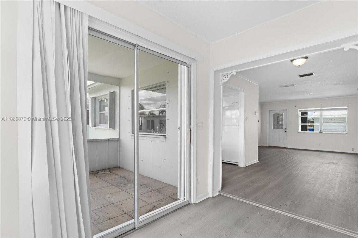 Small Image of 6930 NORTH WEST 11TH CT, Margate Number 8