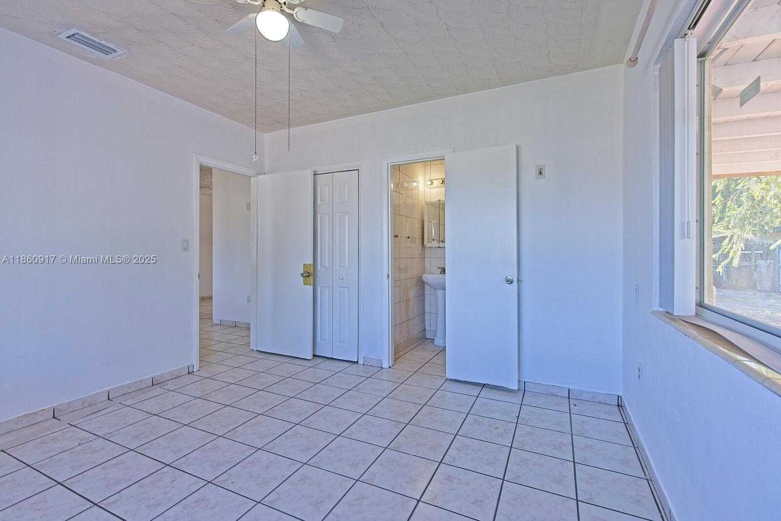 Small Image of 5700 NORTH WEST 111TH TER, Hialeah Number 15