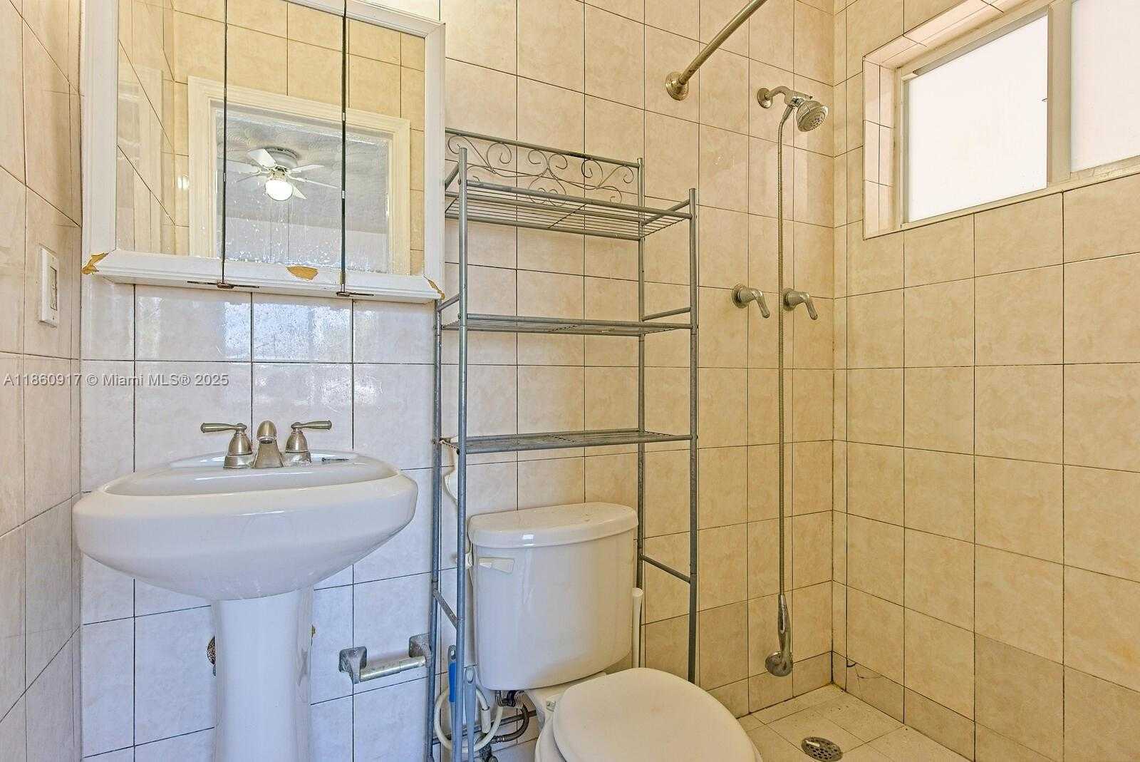 Small Image of 5700 NORTH WEST 111TH TER, Hialeah Number 16