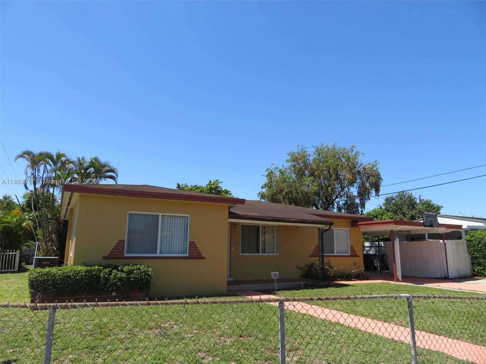 Small Image of 5700 NORTH WEST 111TH TER, Hialeah Number 2