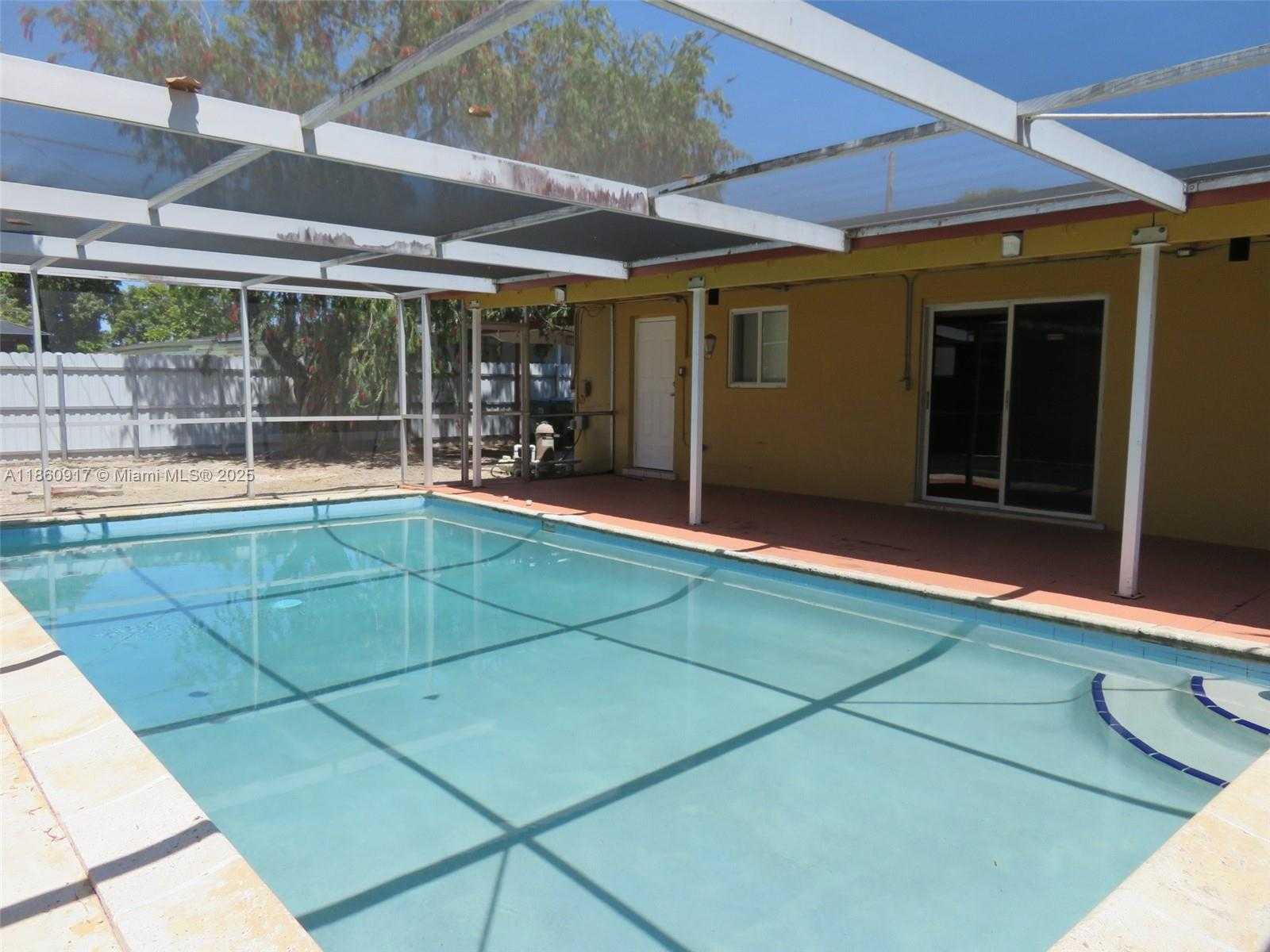 Small Image of 5700 NORTH WEST 111TH TER, Hialeah Number 21