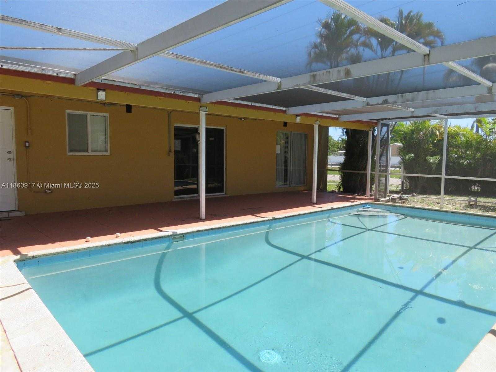 Small Image of 5700 NORTH WEST 111TH TER, Hialeah Number 6