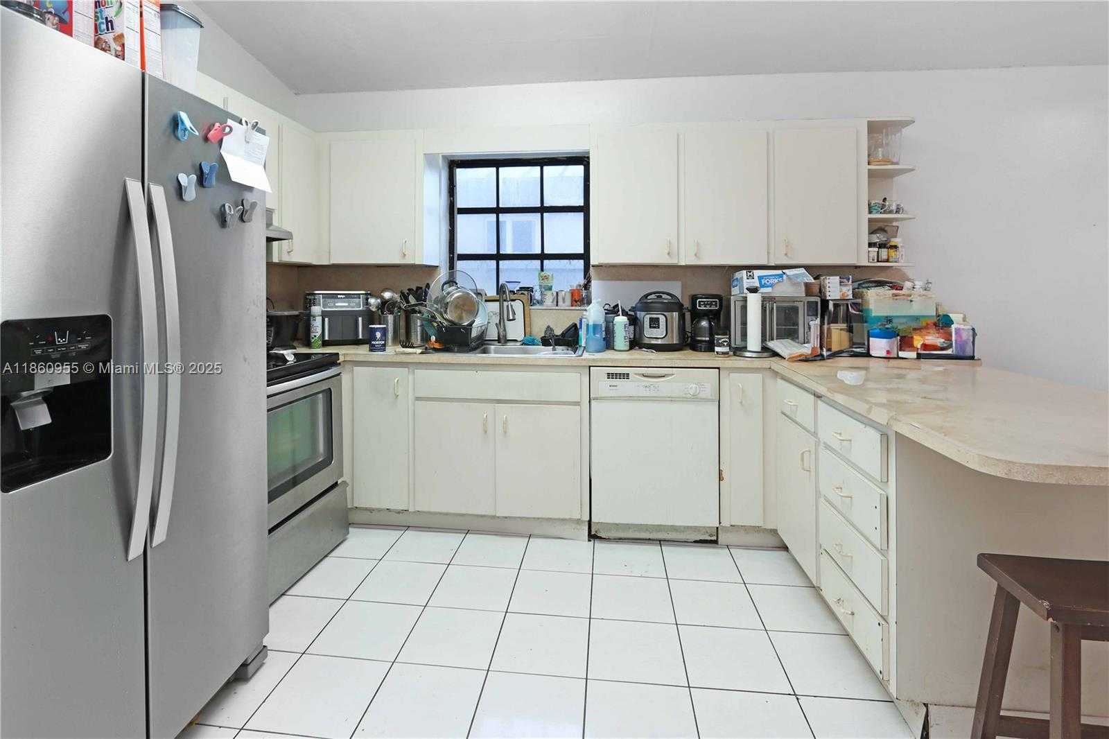 Small Image of 2534 WEST 72ND ST, Hialeah Number 10