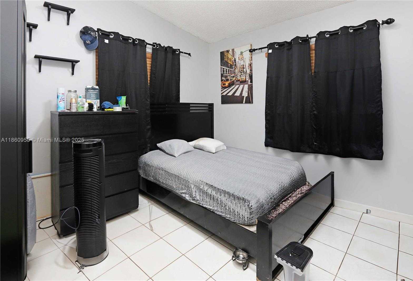 Small Image of 2534 WEST 72ND ST, Hialeah Number 16