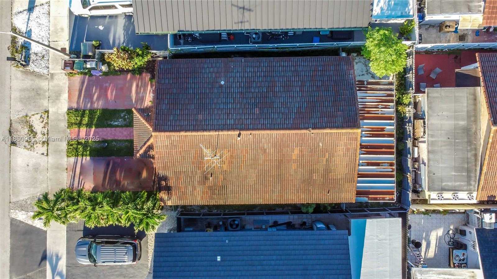 Small Image of 2534 WEST 72ND ST, Hialeah Number 19