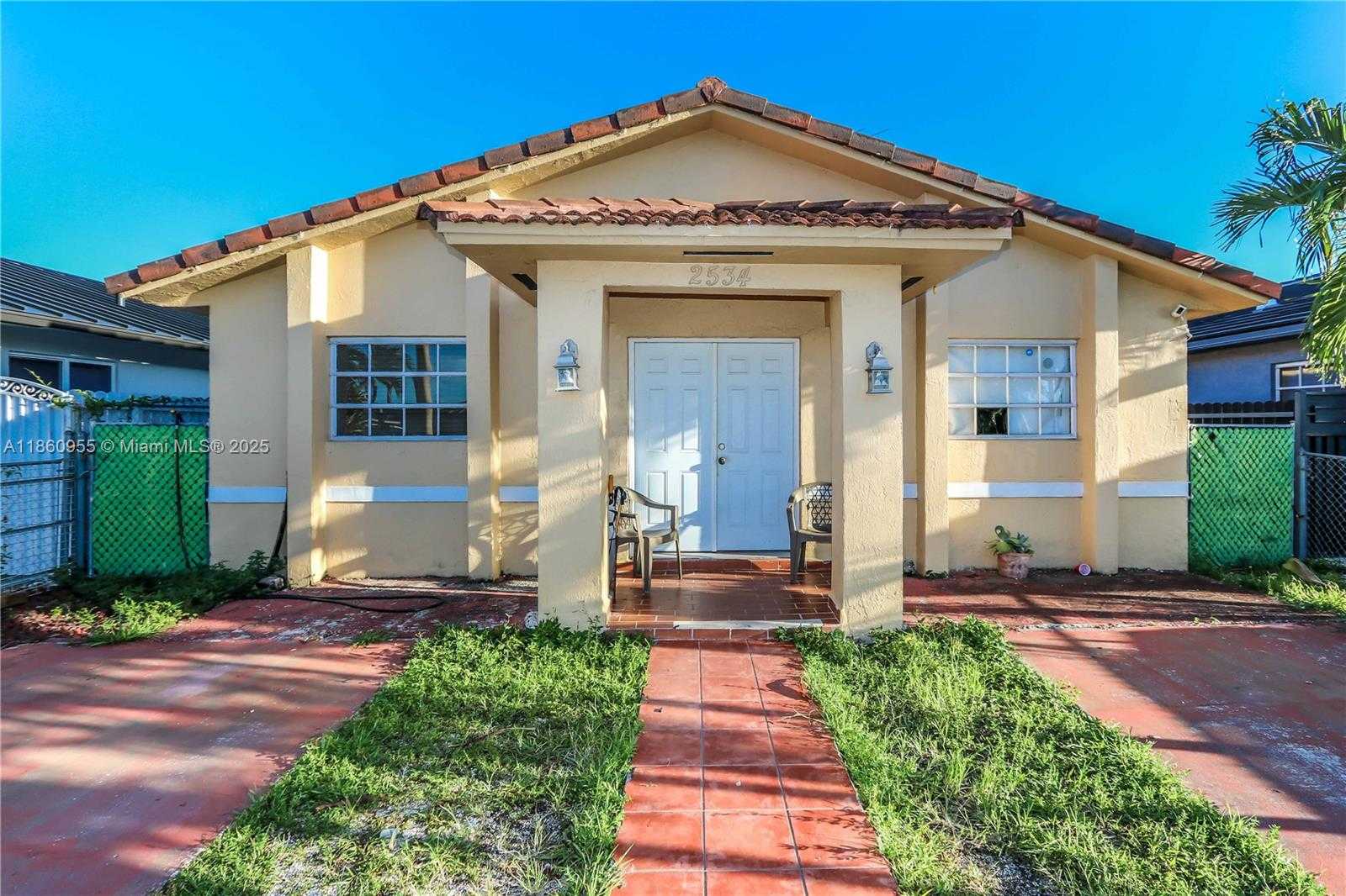 Small Image of 2534 WEST 72ND ST, Hialeah Number 4