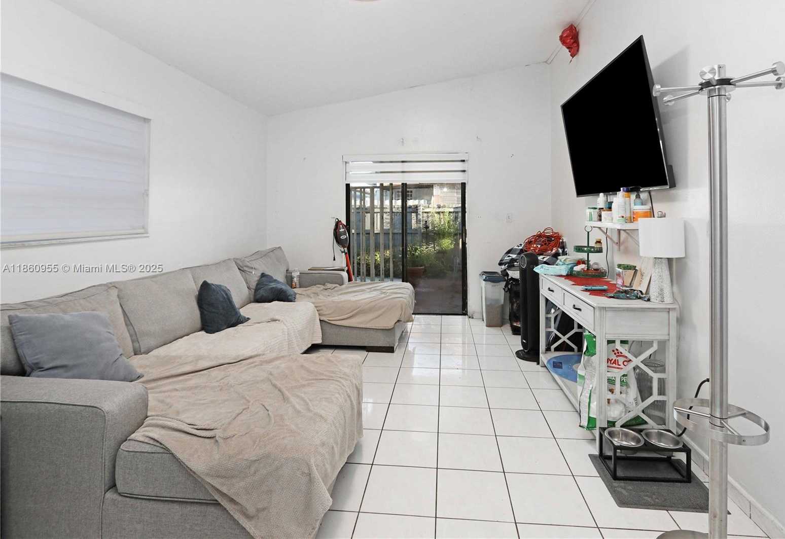Small Image of 2534 WEST 72ND ST, Hialeah Number 6