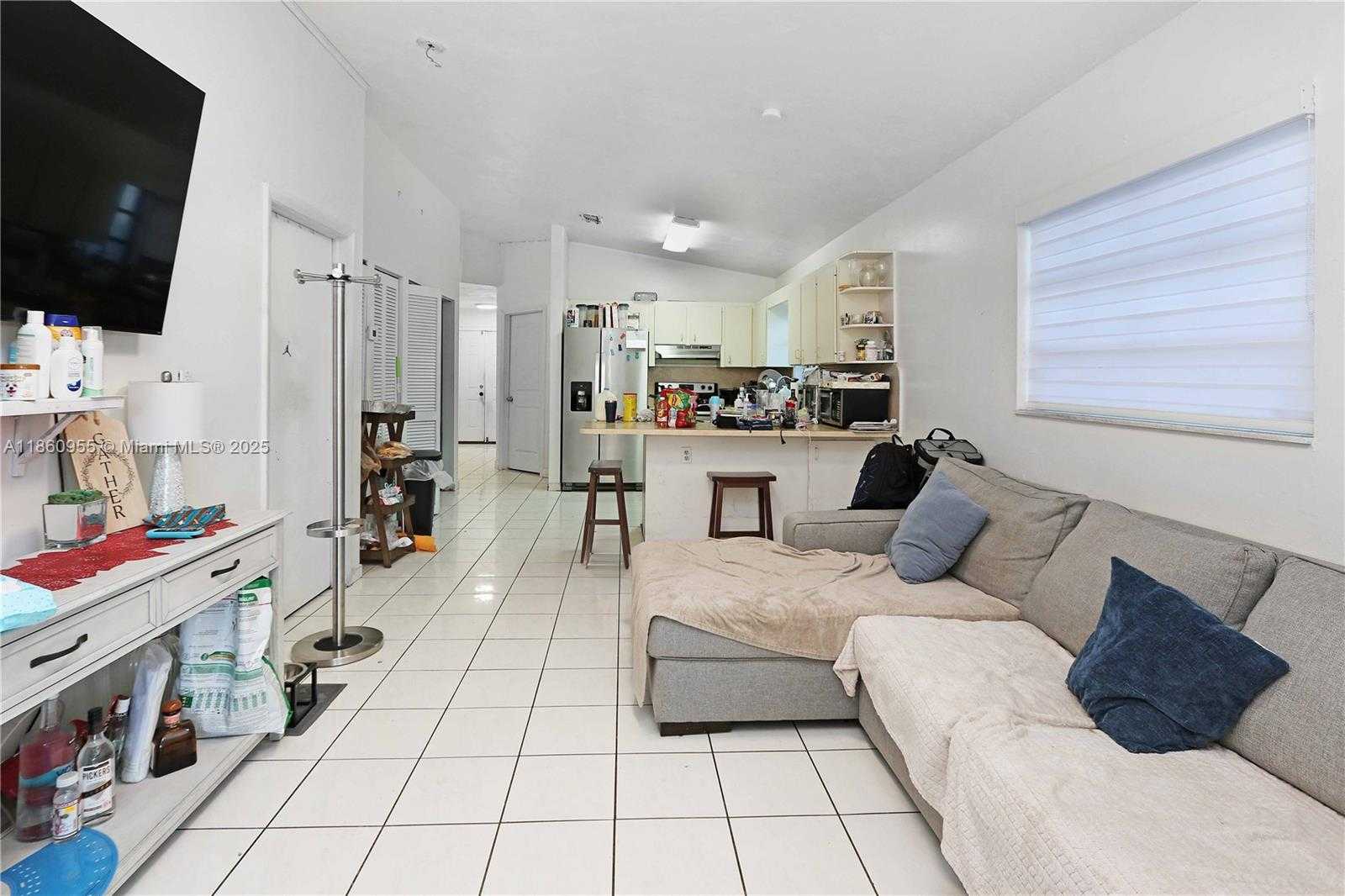 Small Image of 2534 WEST 72ND ST, Hialeah Number 8