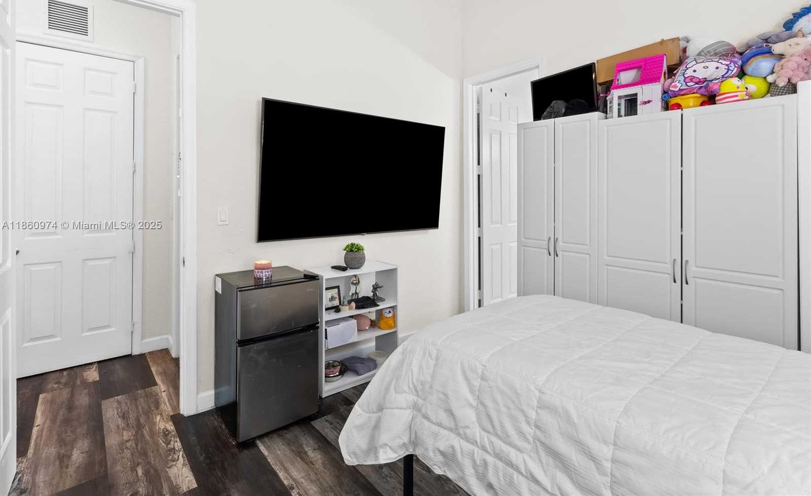 Small Image of 7666 SOUTH WEST 193RD LN, Cutler Bay Number 6