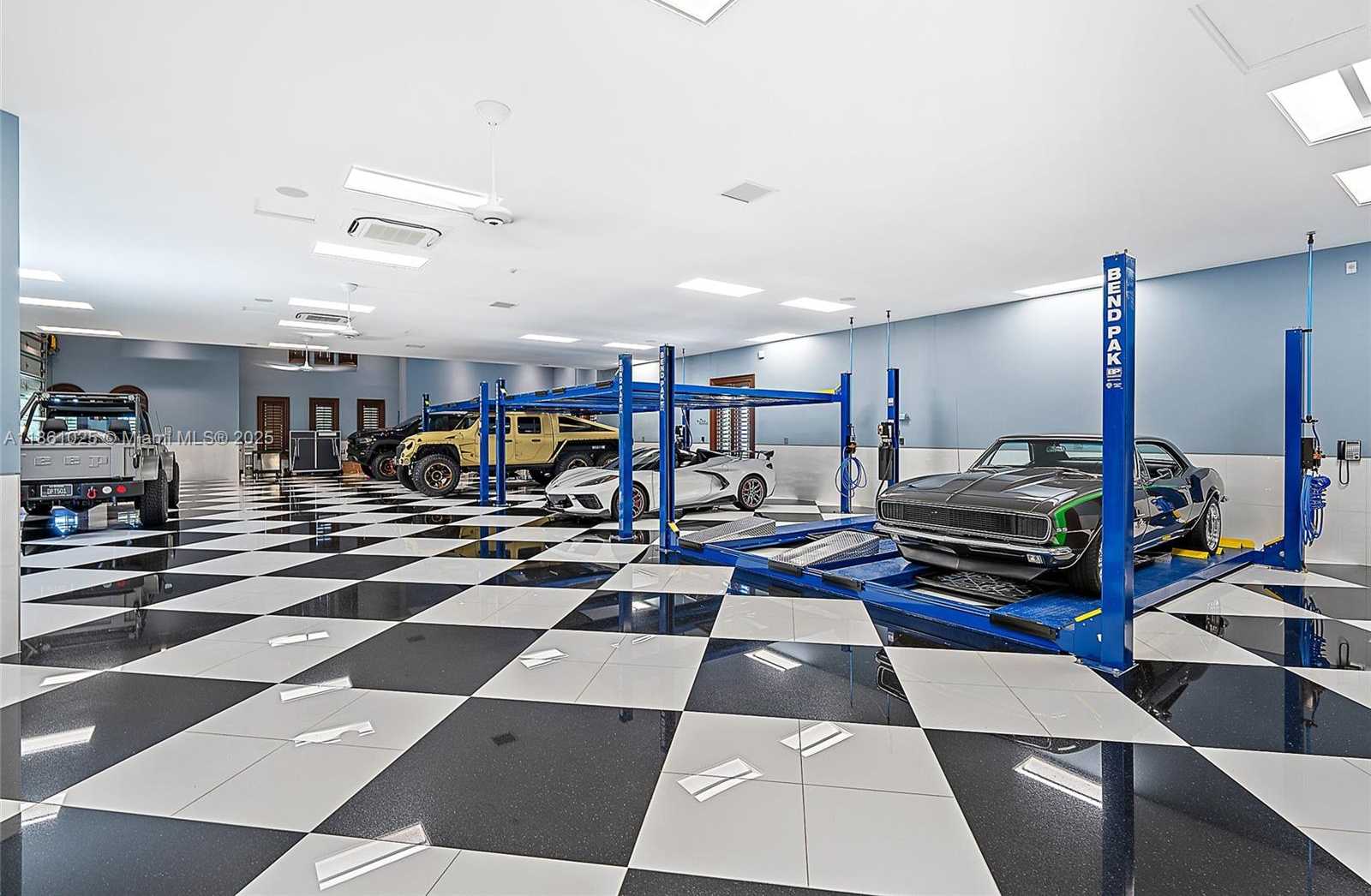 Small Image of 176 SPYGLASS LN, Jupiter Number 15