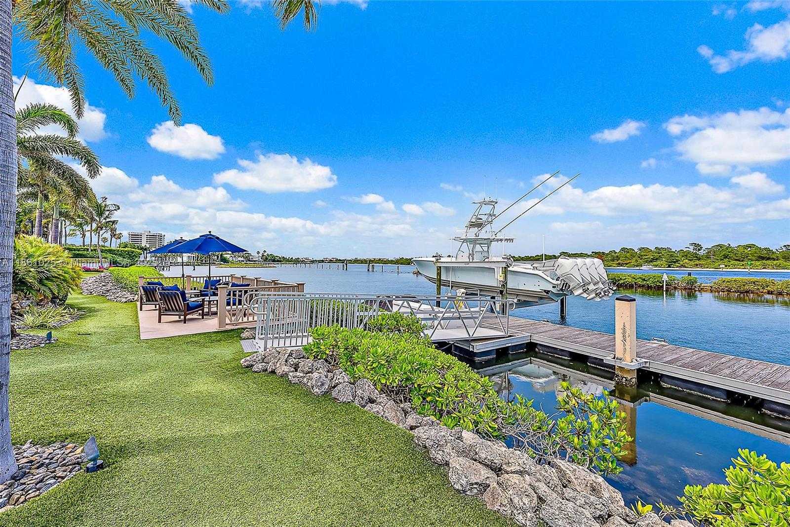 Small Image of 176 SPYGLASS LN, Jupiter Number 51