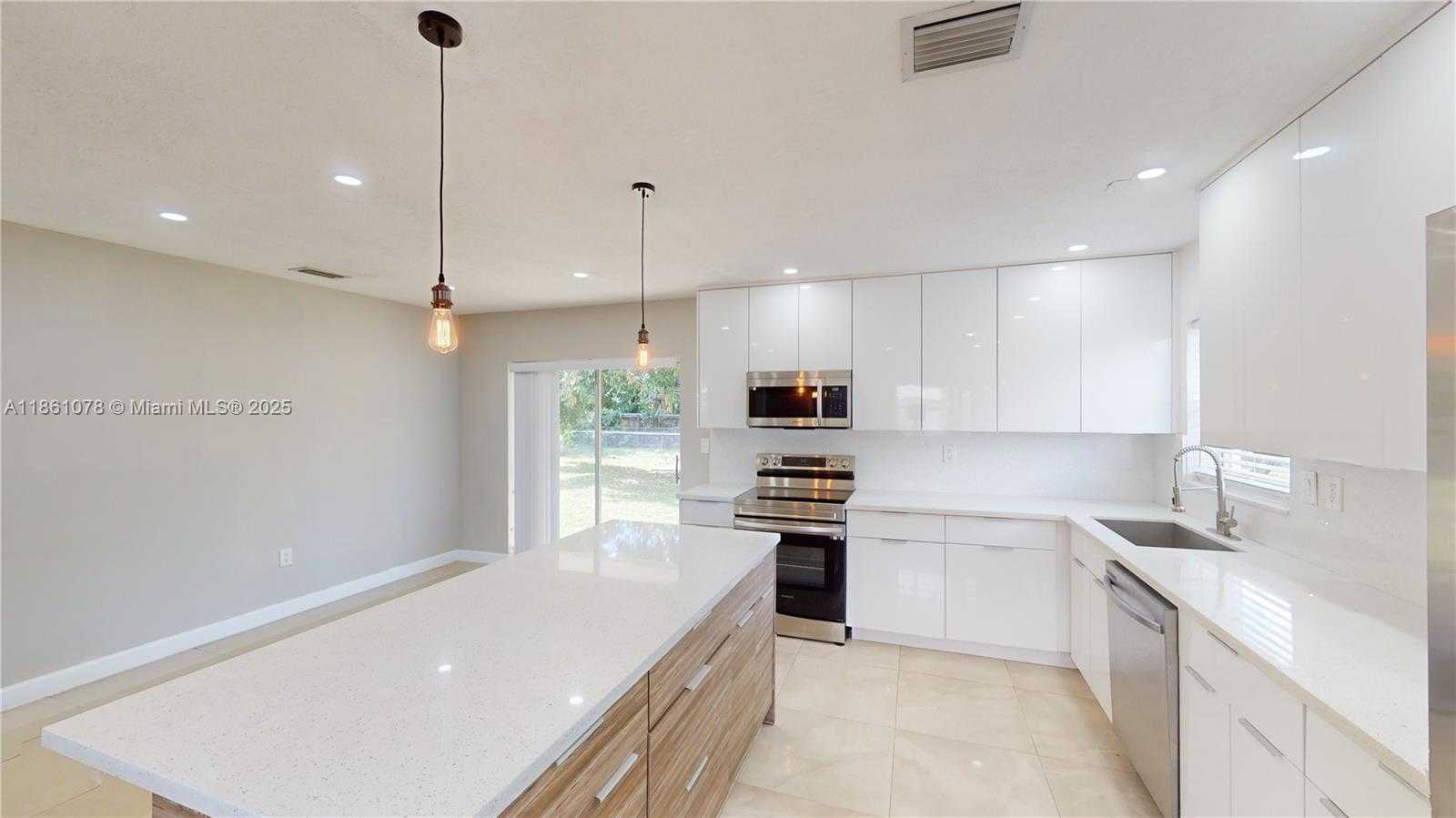 Small Image of 3354 NORTH WEST 181ST ST, Miami Gardens Number 6