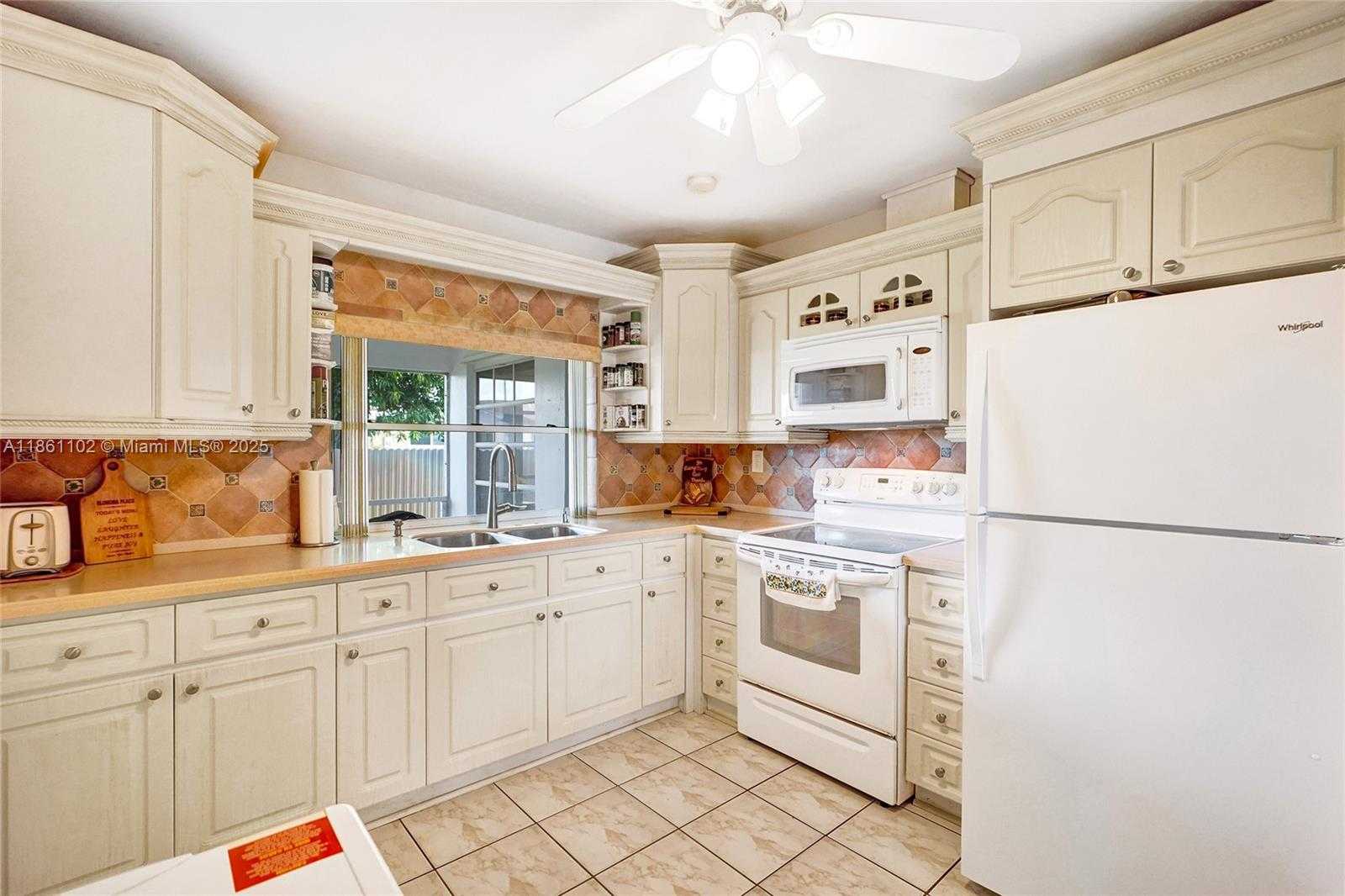 Small Image of 8571 NORTH WEST 15TH CT, Pembroke Pines Number 11