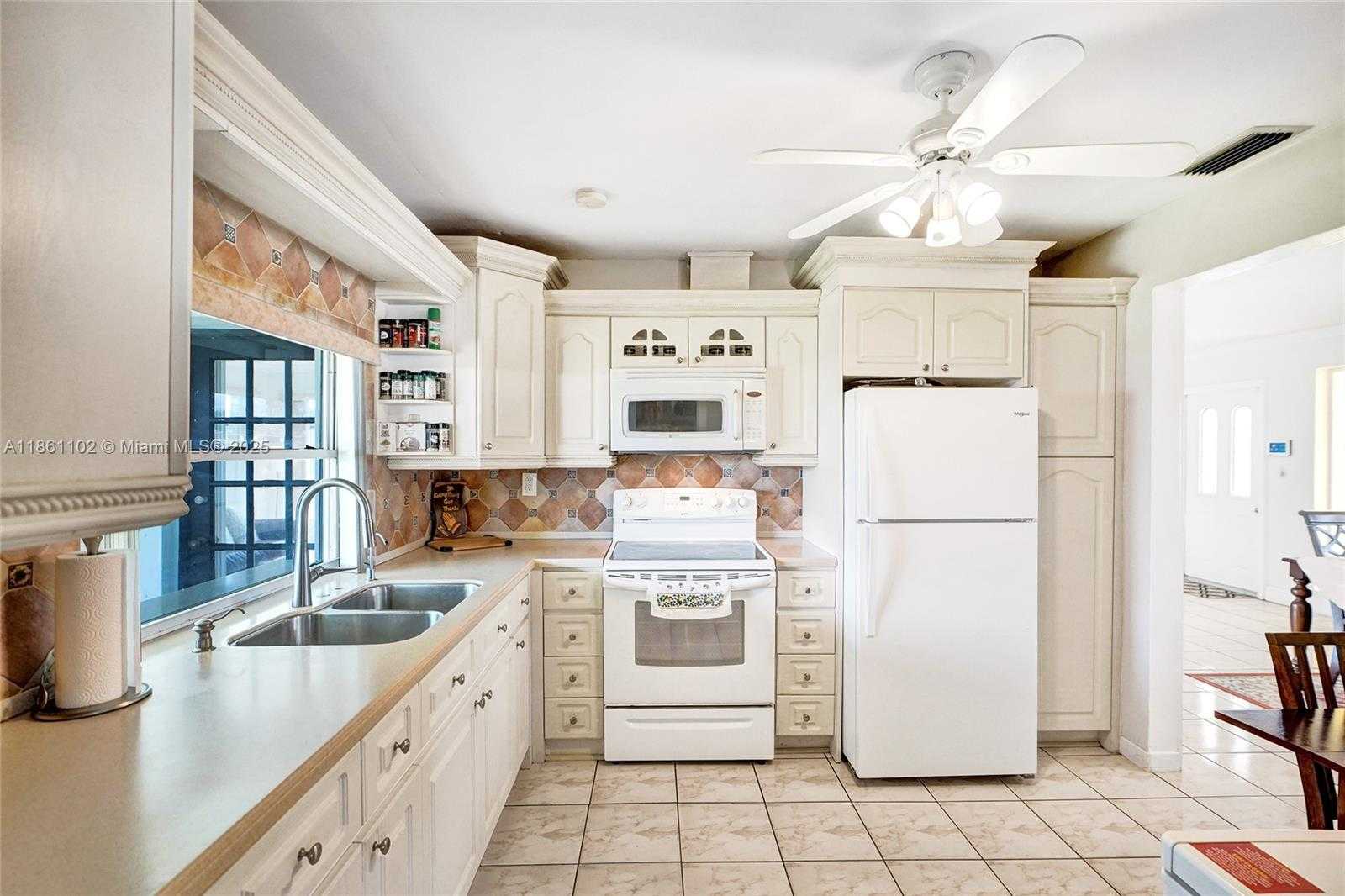 Small Image of 8571 NORTH WEST 15TH CT, Pembroke Pines Number 12