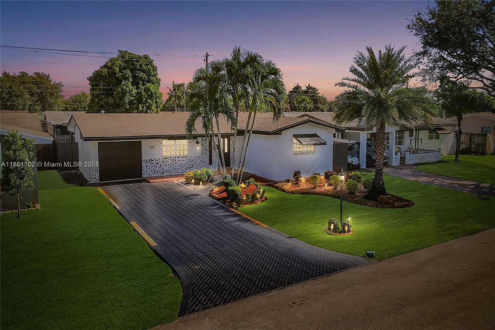 Small Image of 8571 NORTH WEST 15TH CT, Pembroke Pines Number 2