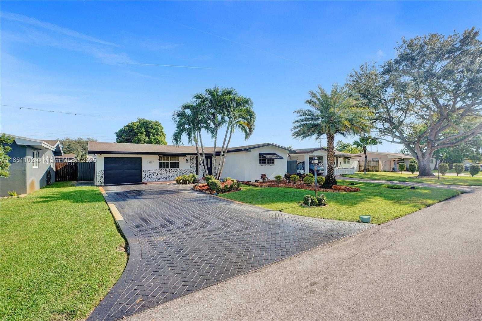 Small Image of 8571 NORTH WEST 15TH CT, Pembroke Pines Number 20