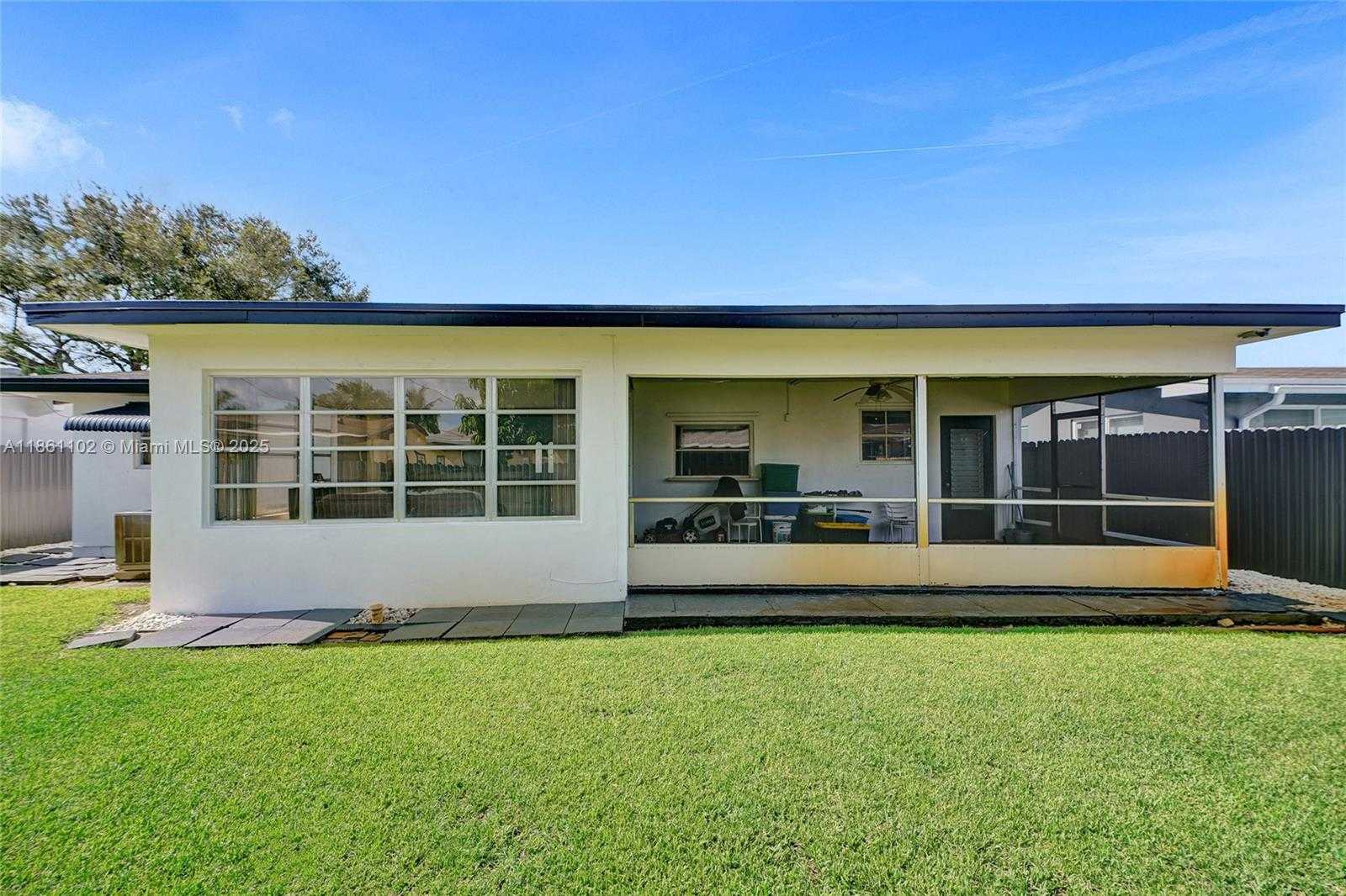 Small Image of 8571 NORTH WEST 15TH CT, Pembroke Pines Number 23