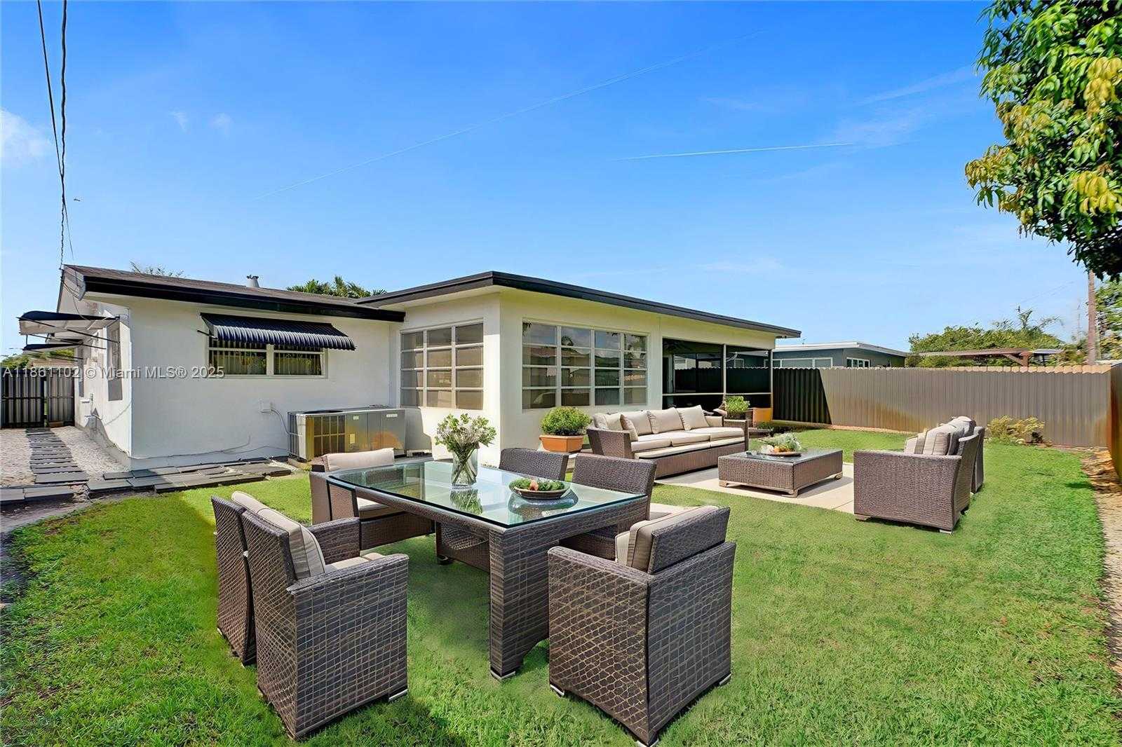 Small Image of 8571 NORTH WEST 15TH CT, Pembroke Pines Number 6