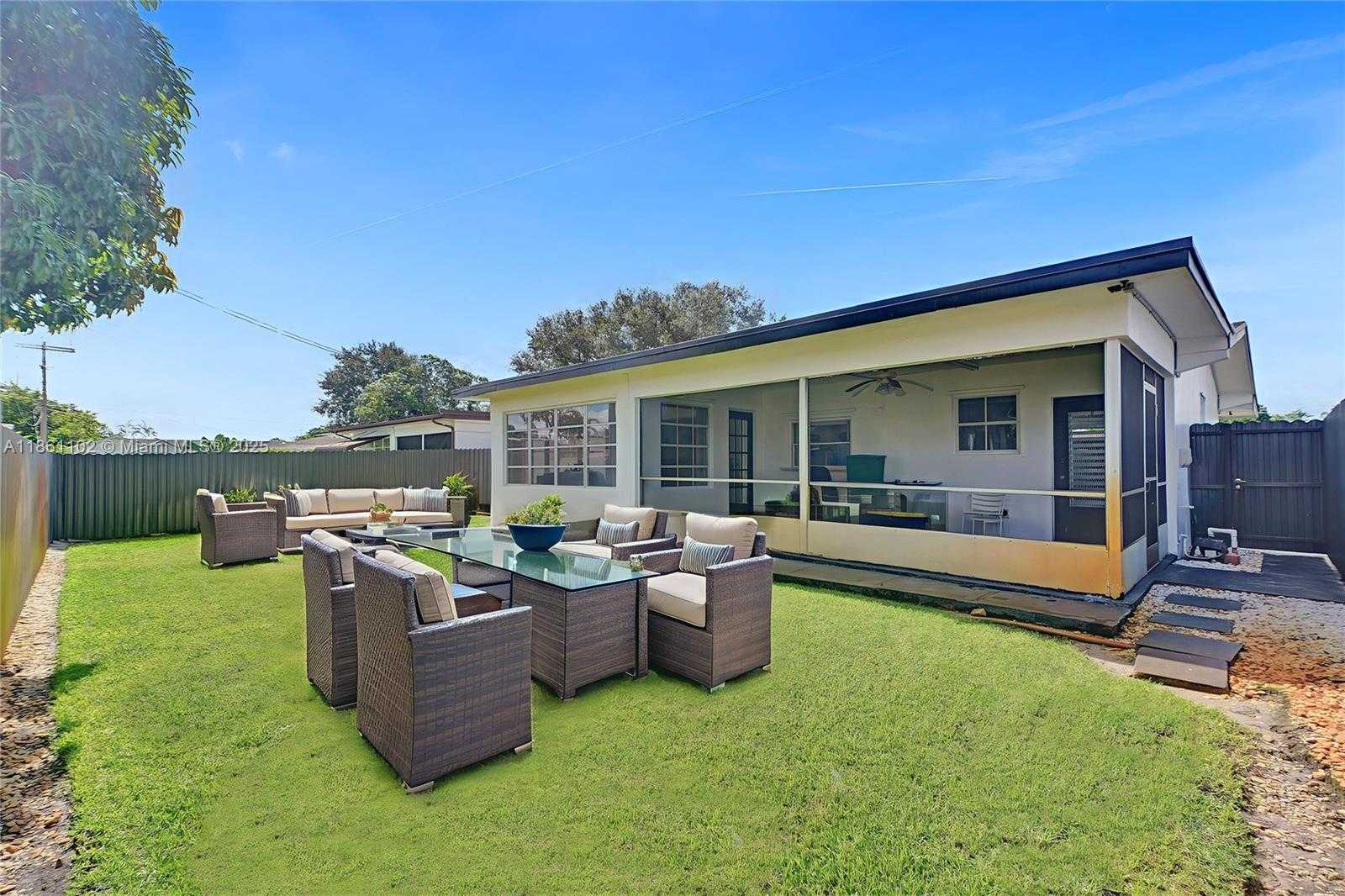 Small Image of 8571 NORTH WEST 15TH CT, Pembroke Pines Number 7