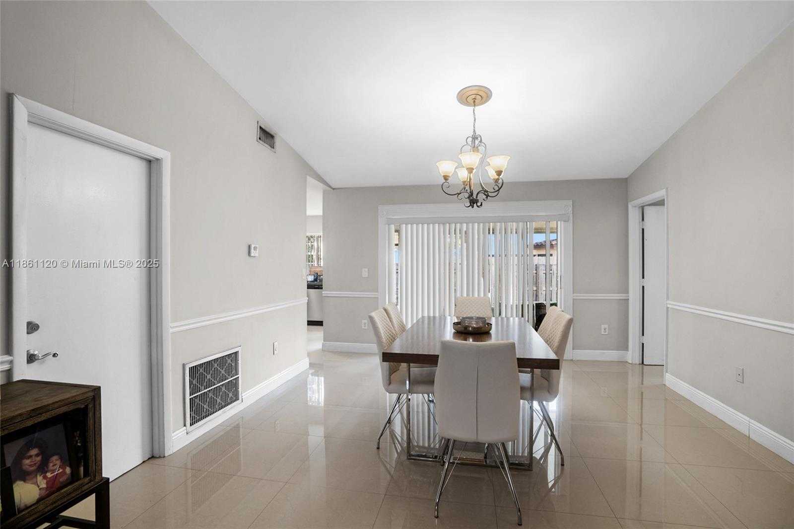 Small Image of 20110 NORTH WEST 83RD PL, Hialeah Number 12