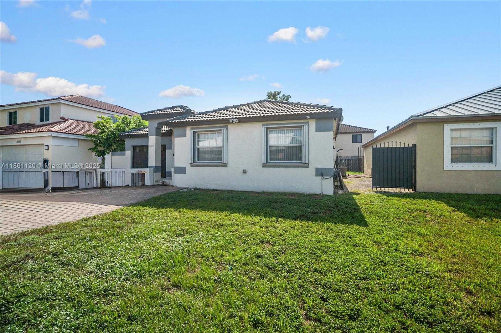 Small Image of 20110 NORTH WEST 83RD PL, Hialeah Number 2