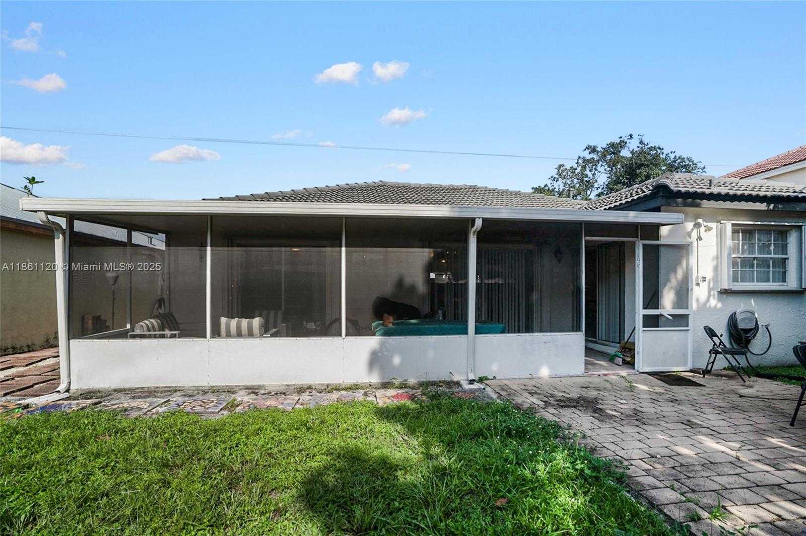 Small Image of 20110 NORTH WEST 83RD PL, Hialeah Number 25